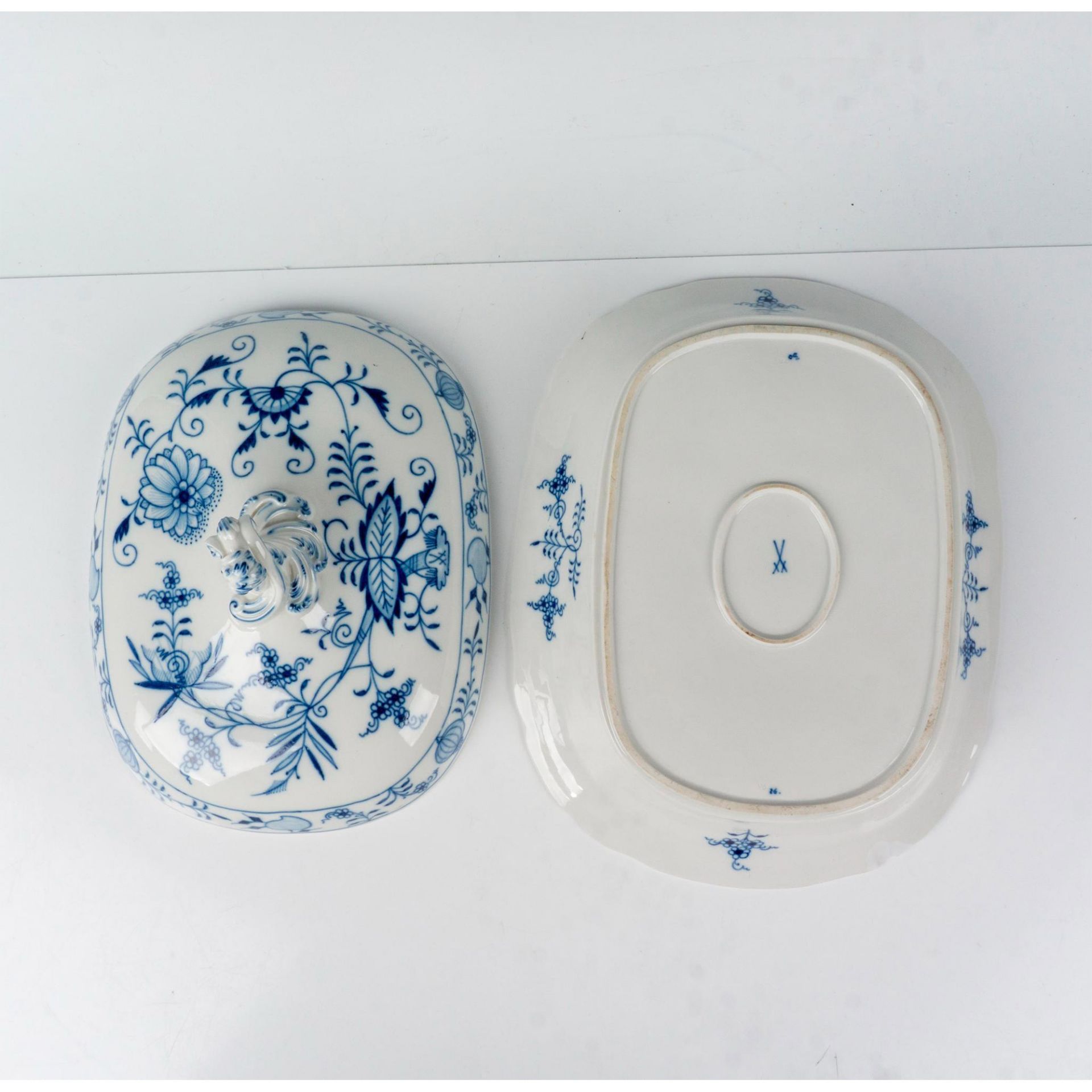 Meissen Porcelain Lidded Vegetable Bowl, Blue Onion - Bild 3 aus 4
