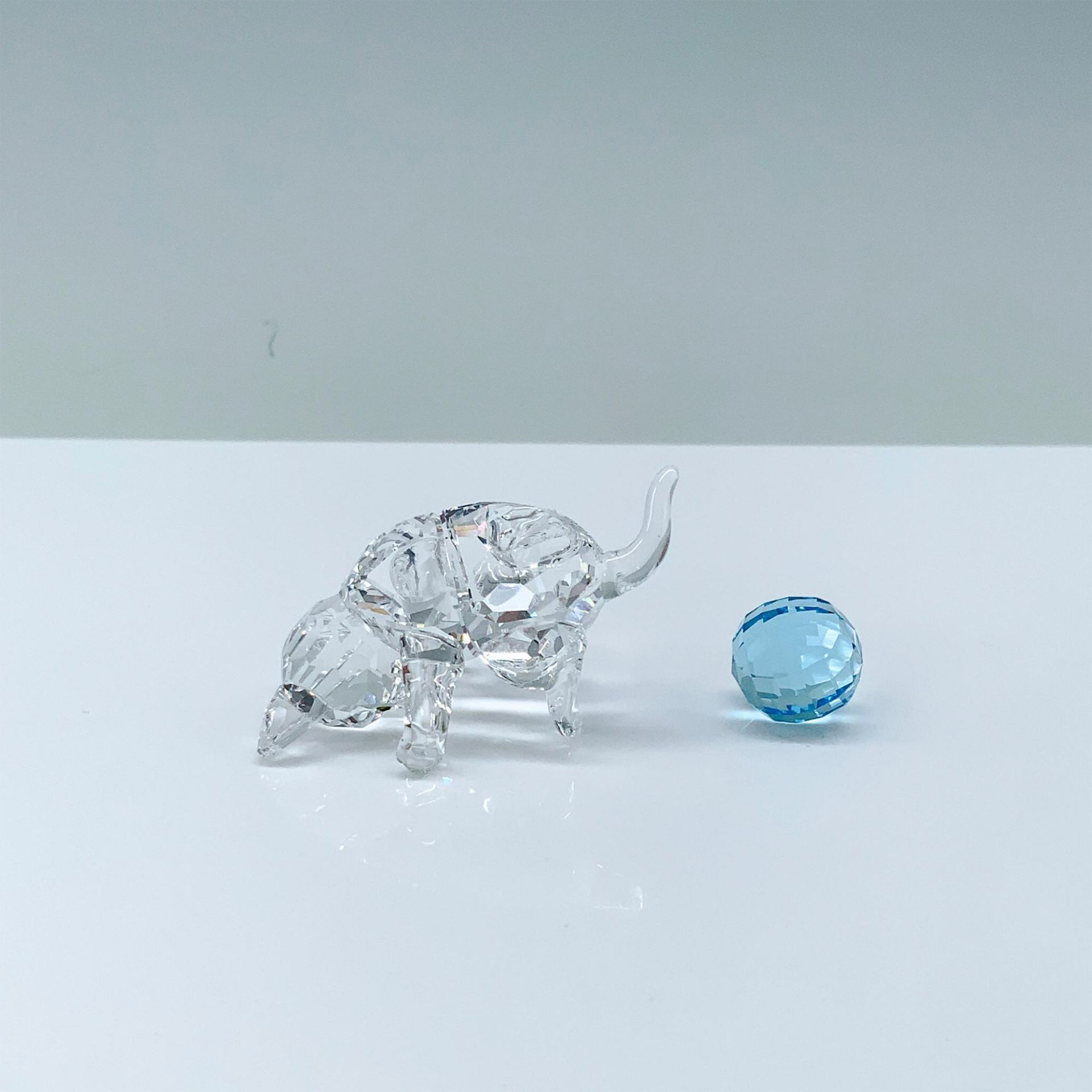 Swarovski Crystal Figurine, Lying Kitten with Wool - Image 3 of 4
