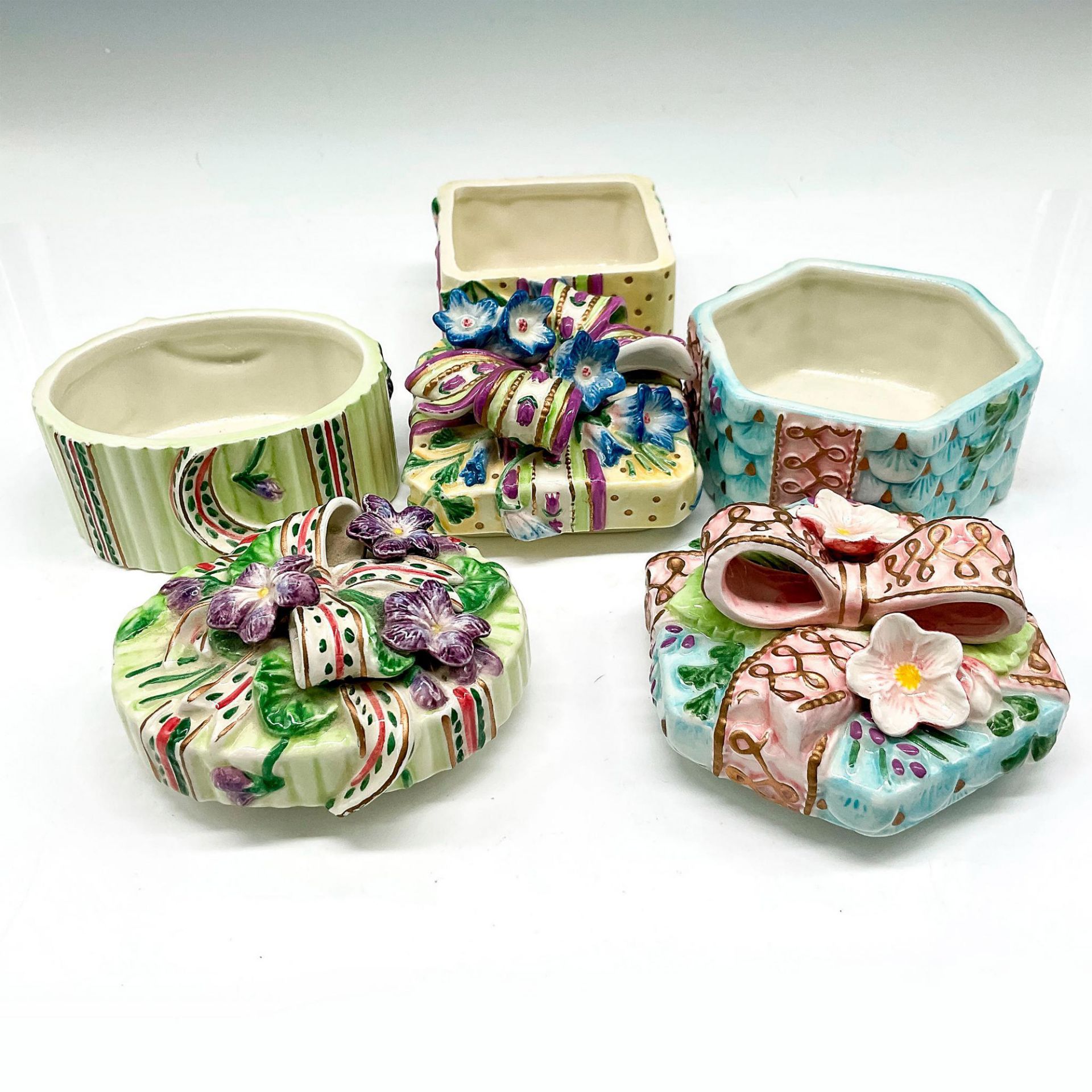 3pc Fitz & Floyd Ceramic Gift Trinket Boxes - Image 2 of 3