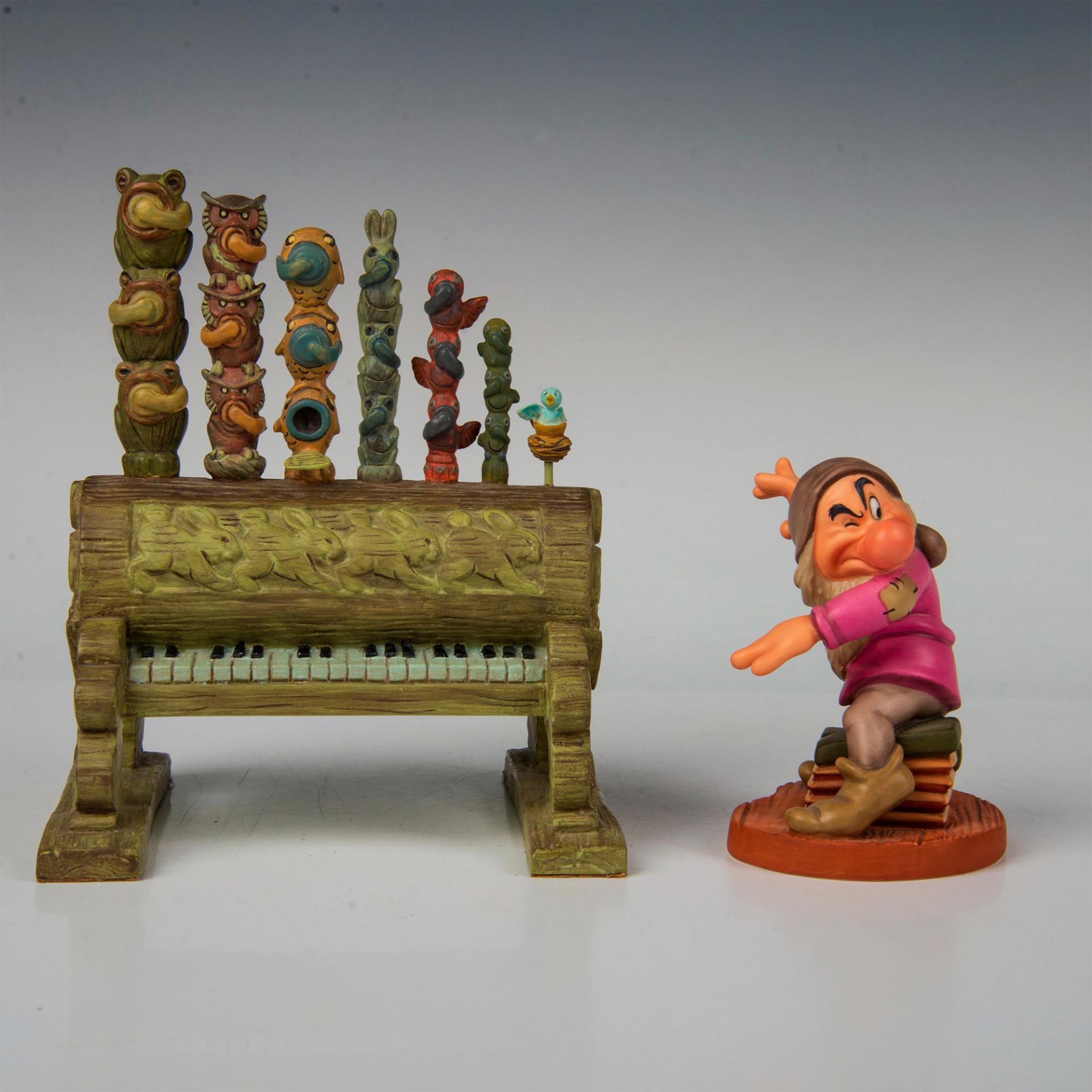 Walt Disney Classics Collection Figurines, Grumpy & Organ - Image 5 of 11