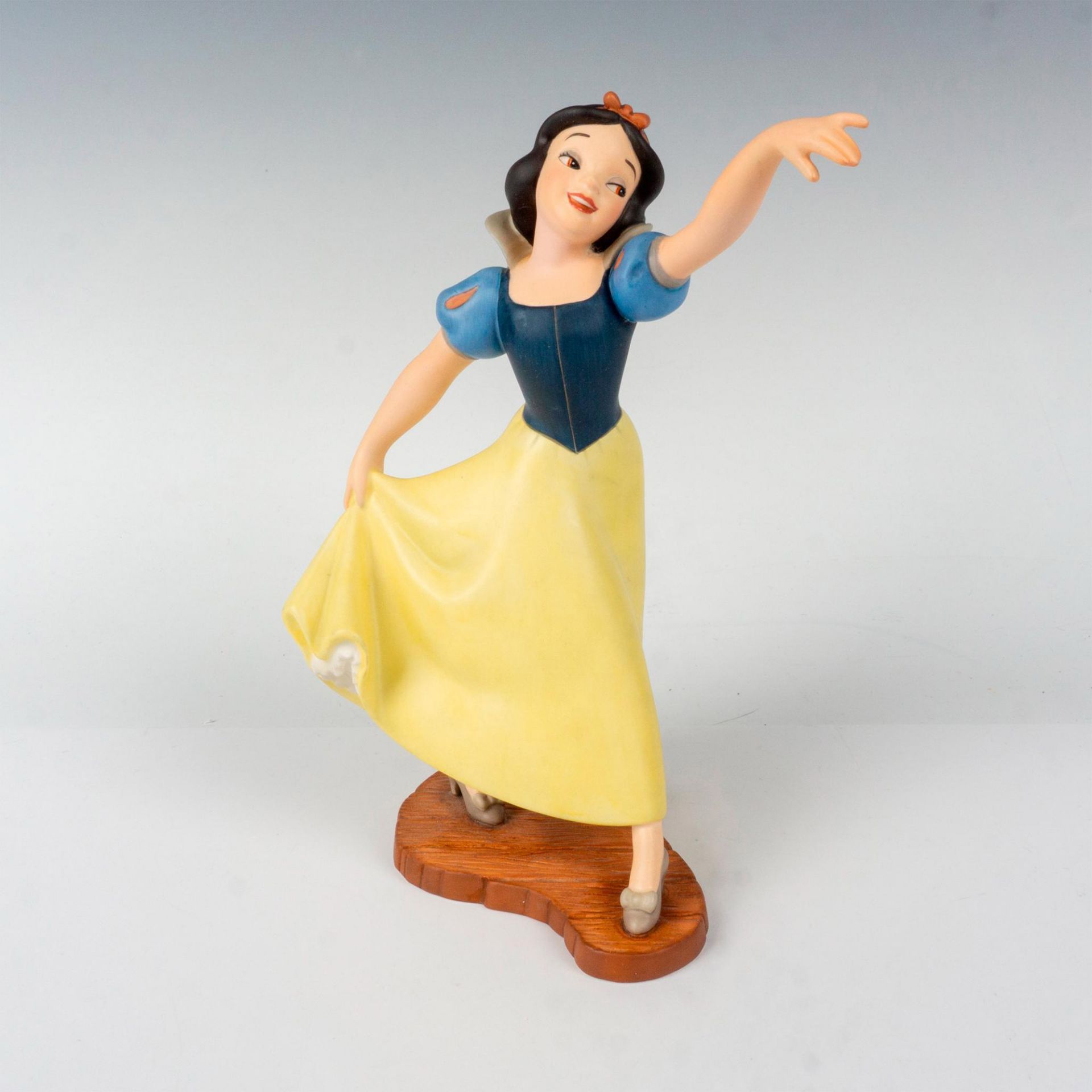 Walt Disney Classics Collection Figurine, Snow White