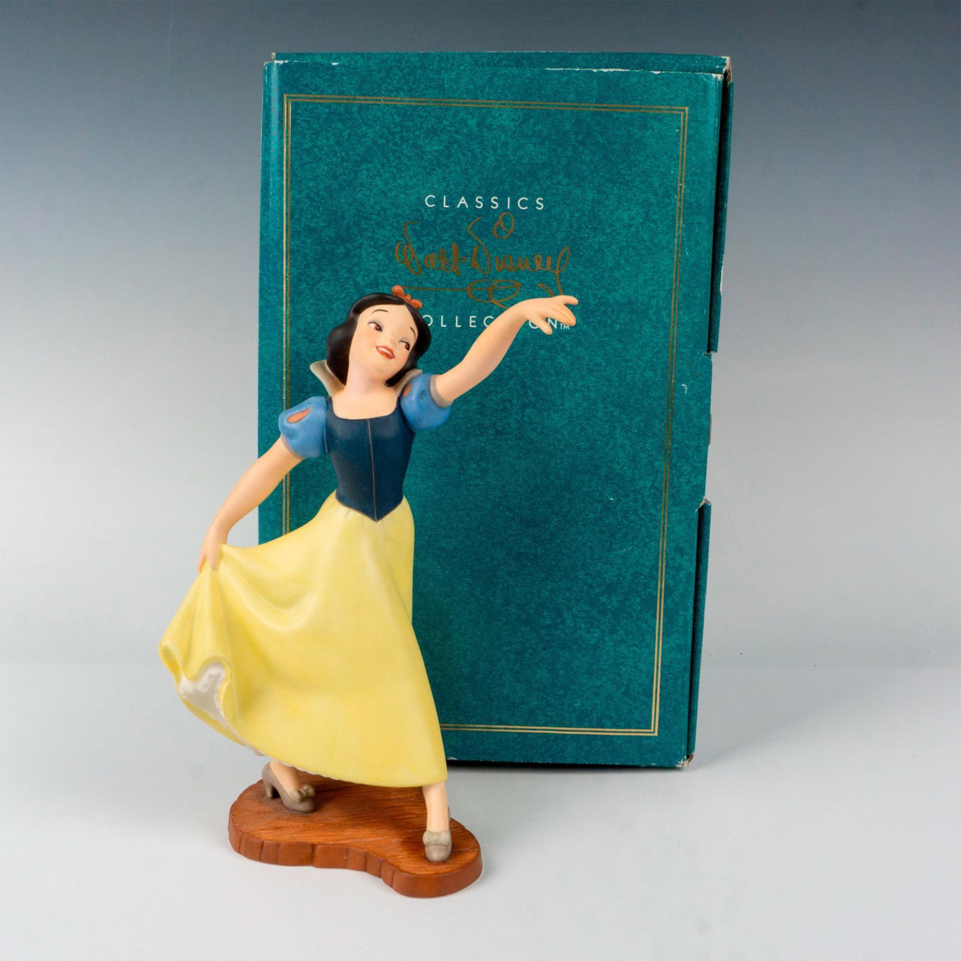 Walt Disney Classics Collection Figurine, Snow White - Image 4 of 4