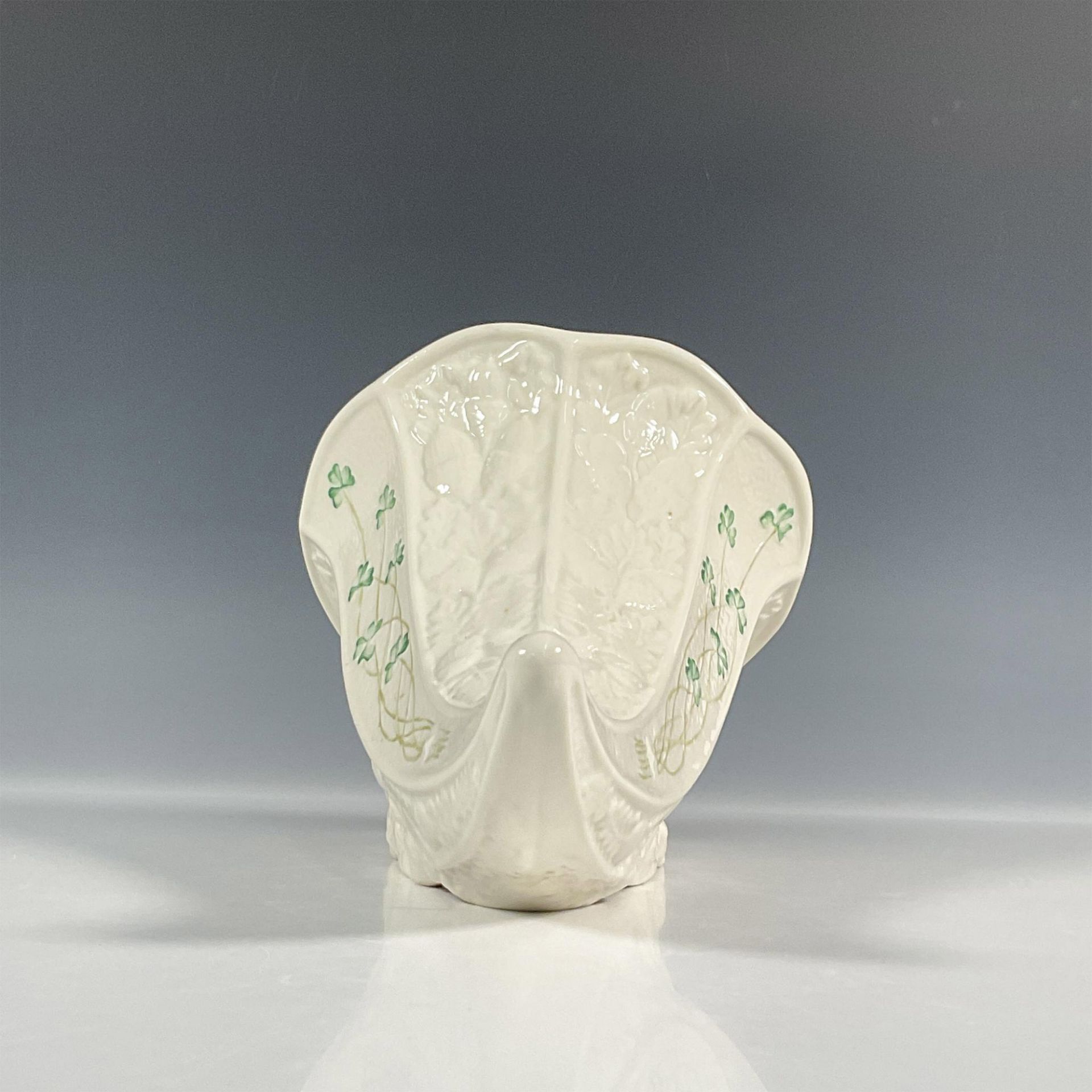 Belleek Pottery Porcelain Cornucopia Vase, Shamrock - Image 3 of 5