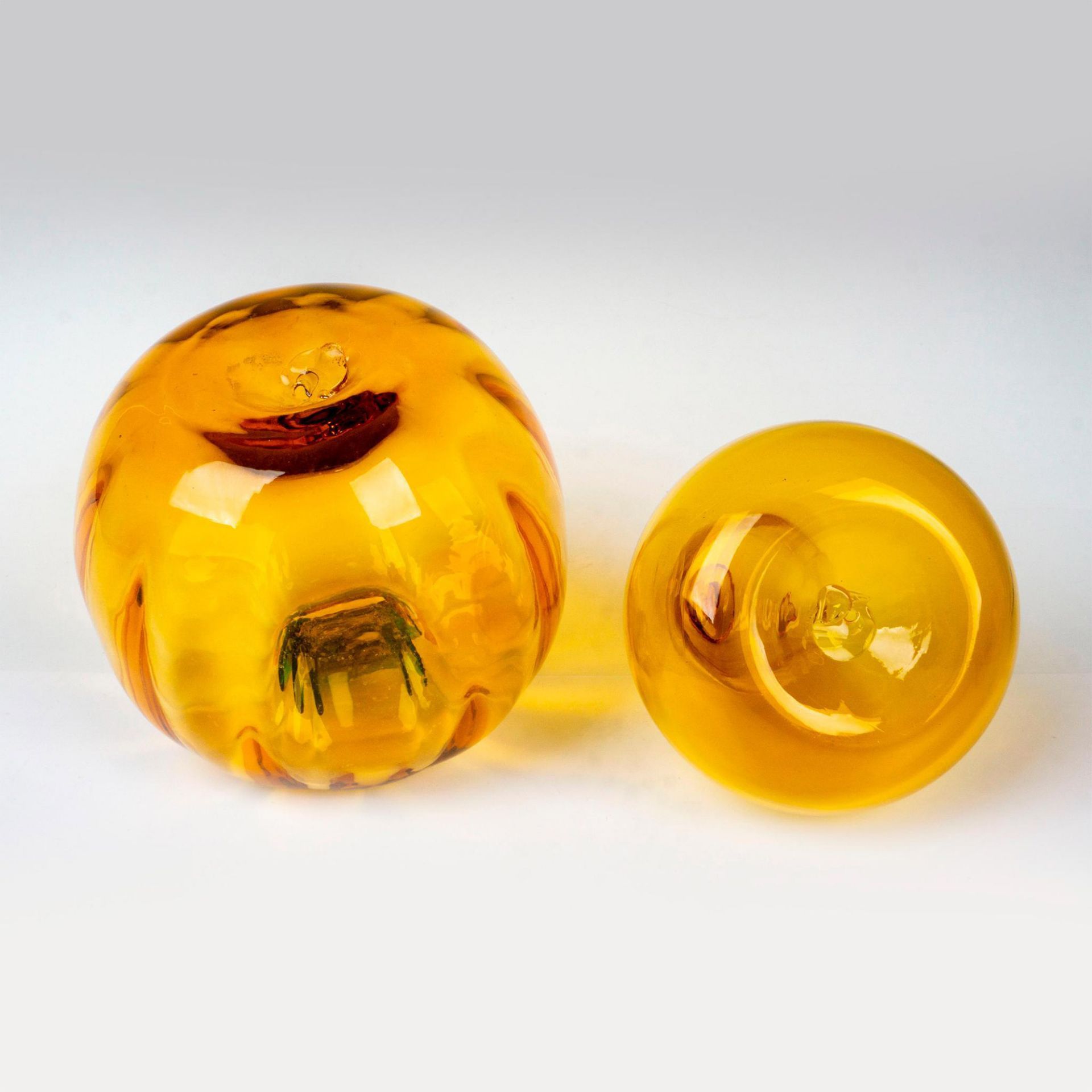 2pc Vintage Art Studio Glass Pear and Pumpkin Figurines - Image 3 of 3