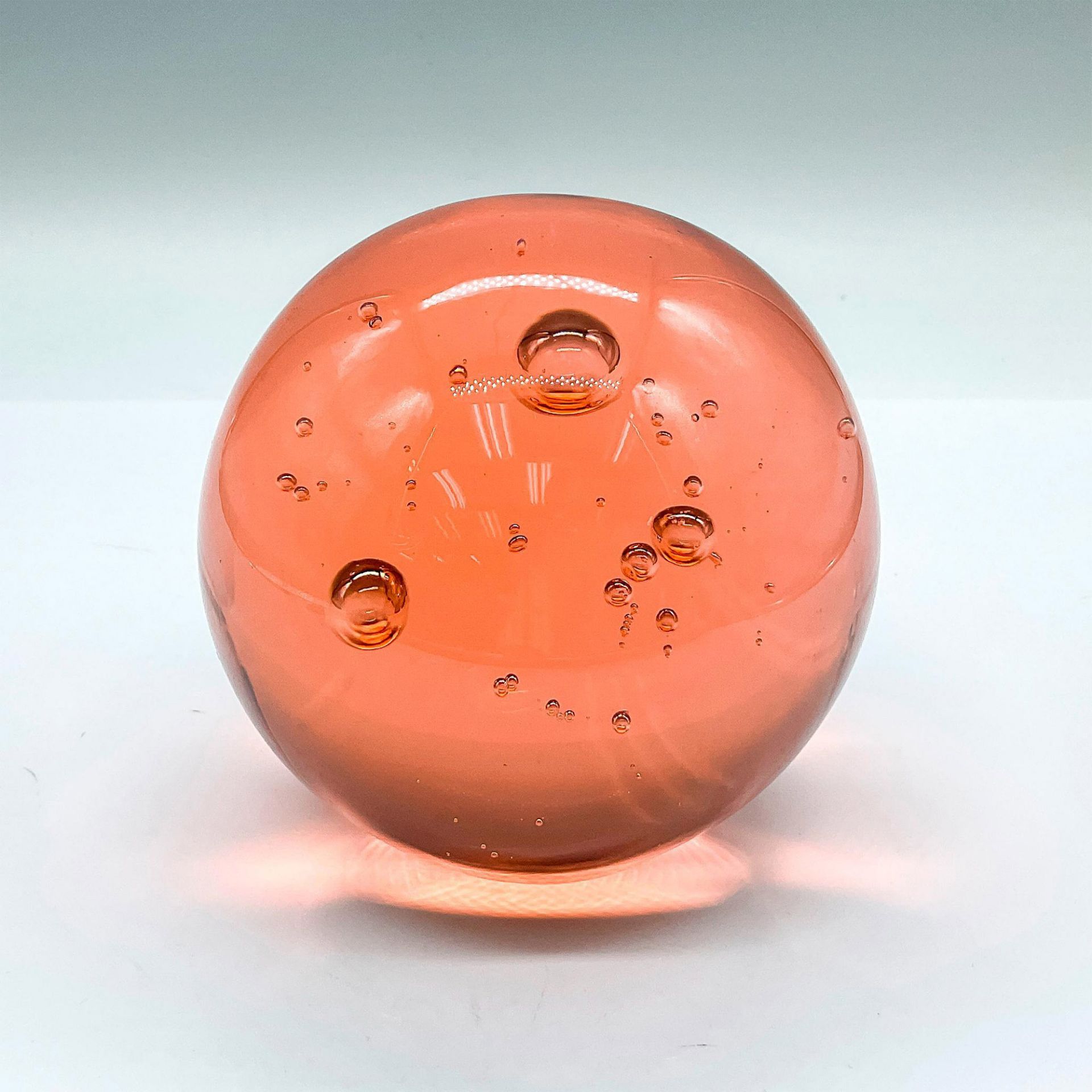 Mexican Glass Pink Orb Paperweight - Bild 2 aus 3
