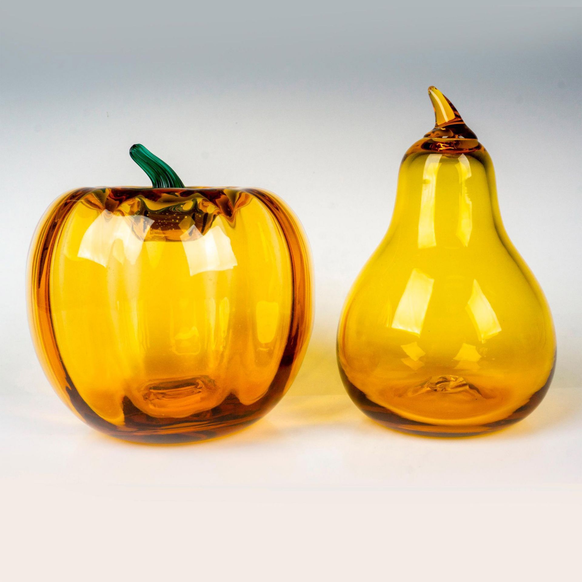 2pc Vintage Art Studio Glass Pear and Pumpkin Figurines - Image 2 of 3