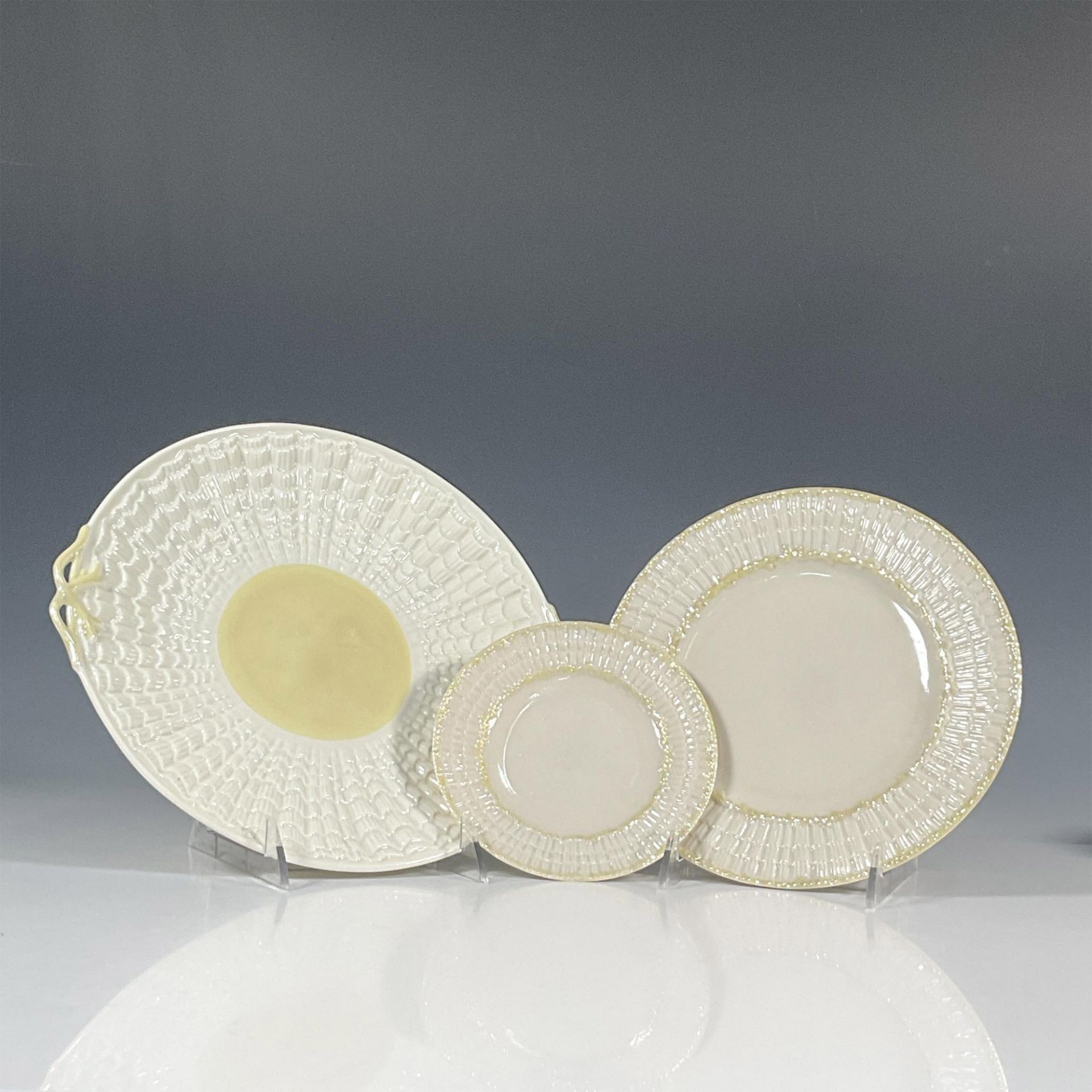 22pc Belleek Pottery Porcelain Plate Set, Tridacna - Bild 3 aus 4