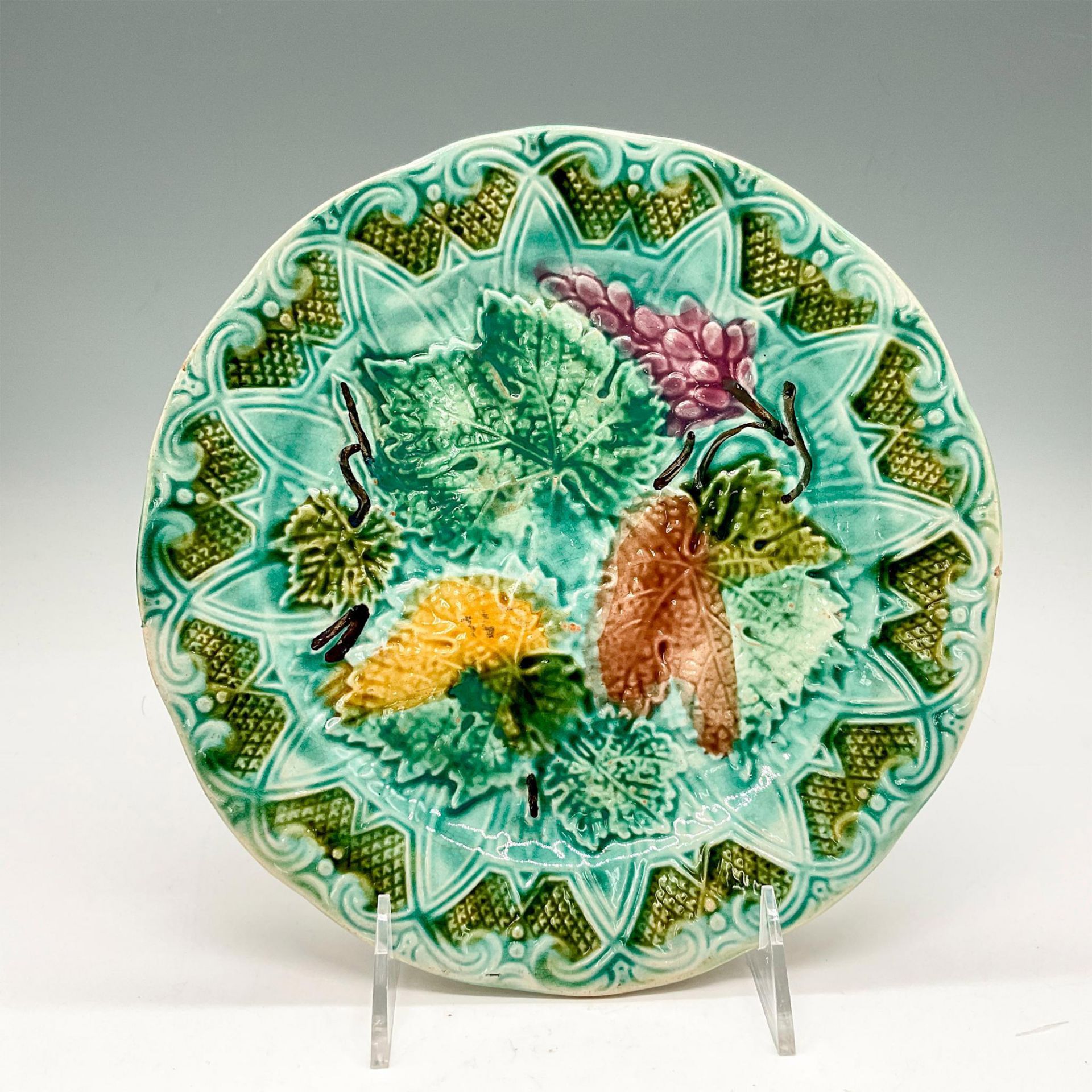 Majolica Leaf Pattern Plate