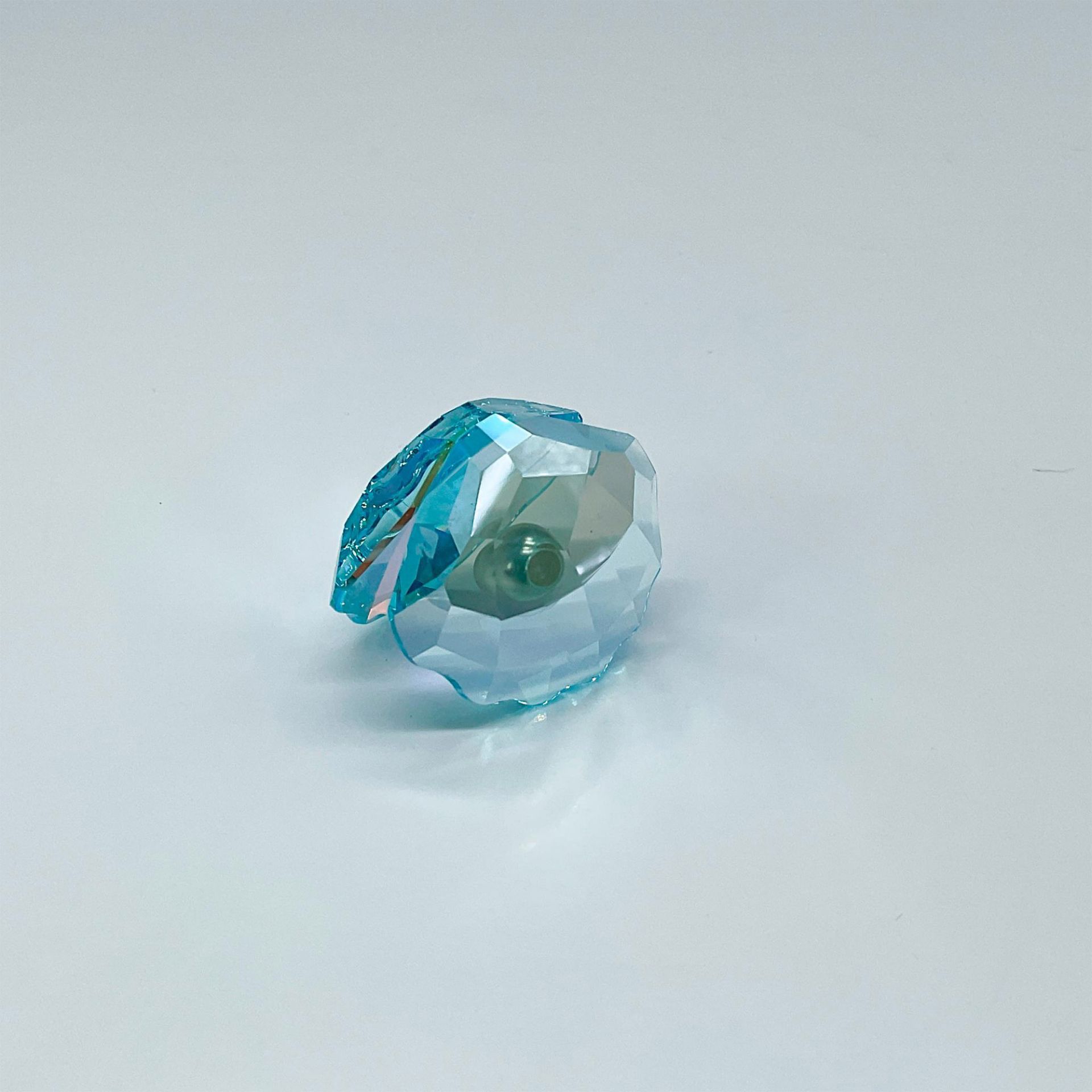 Swarovski Crystal Figurine, Small Blue Shell with Pearl - Image 3 of 4