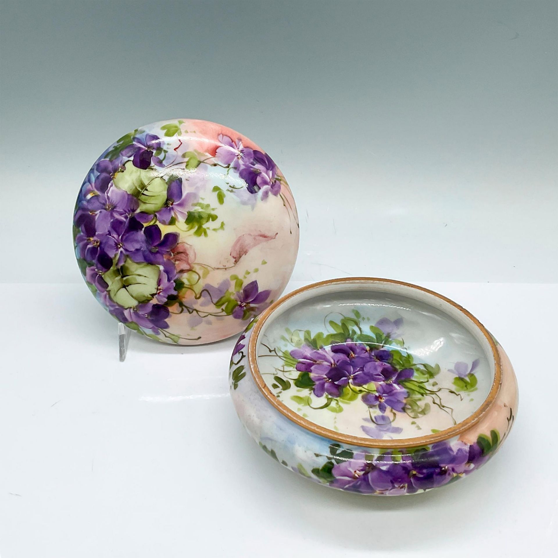Elite Porcelain Limoges Floral Dresser Box with Cover - Image 2 of 3