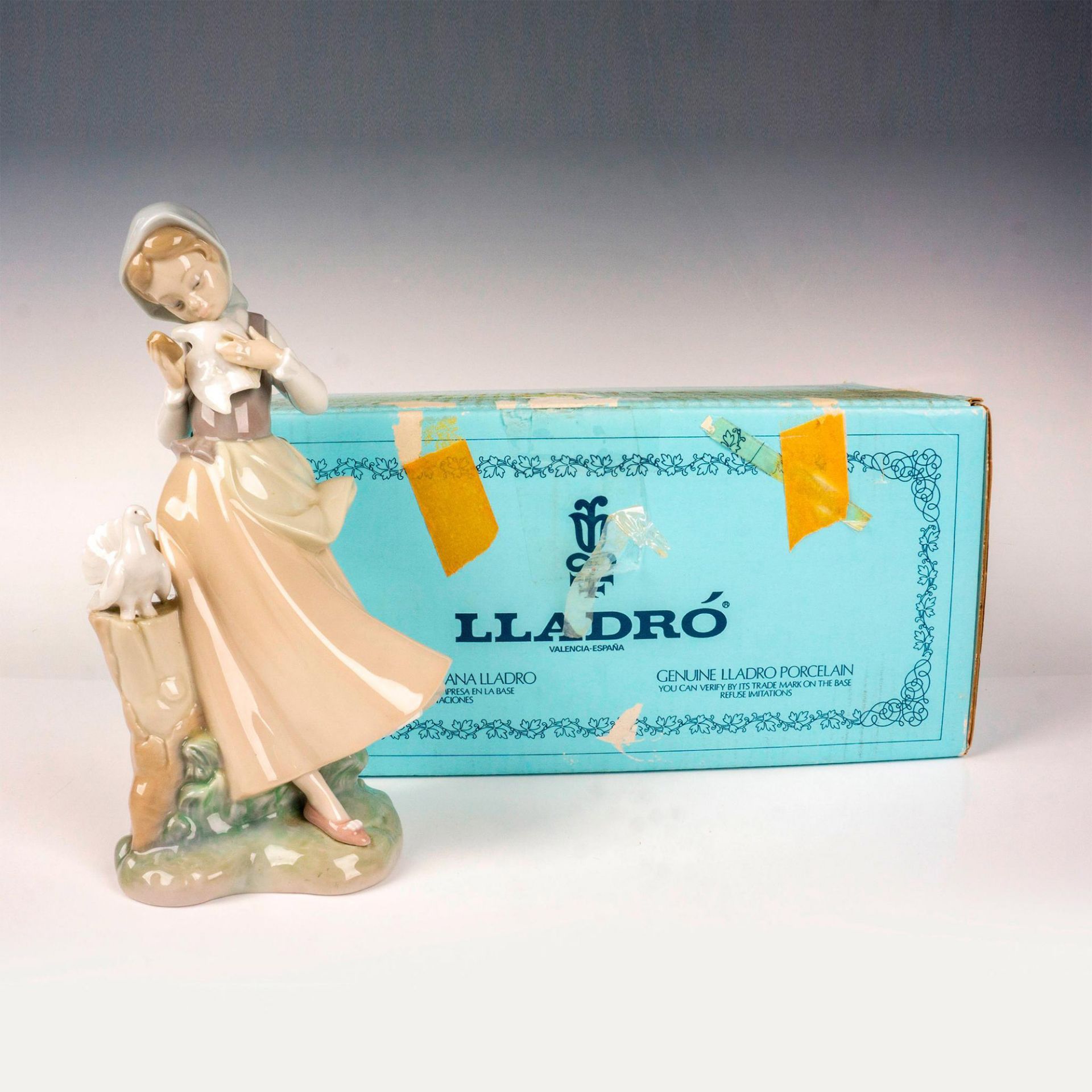 Girl With Pigeons 1004915 - Lladro Porcelain Figurine - Bild 4 aus 4