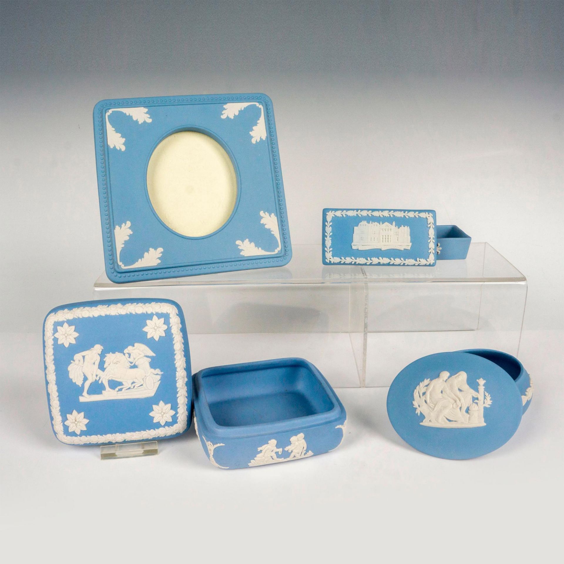 4pc Wedgwood Blue & White Jasperware Dresser Set - Image 2 of 4