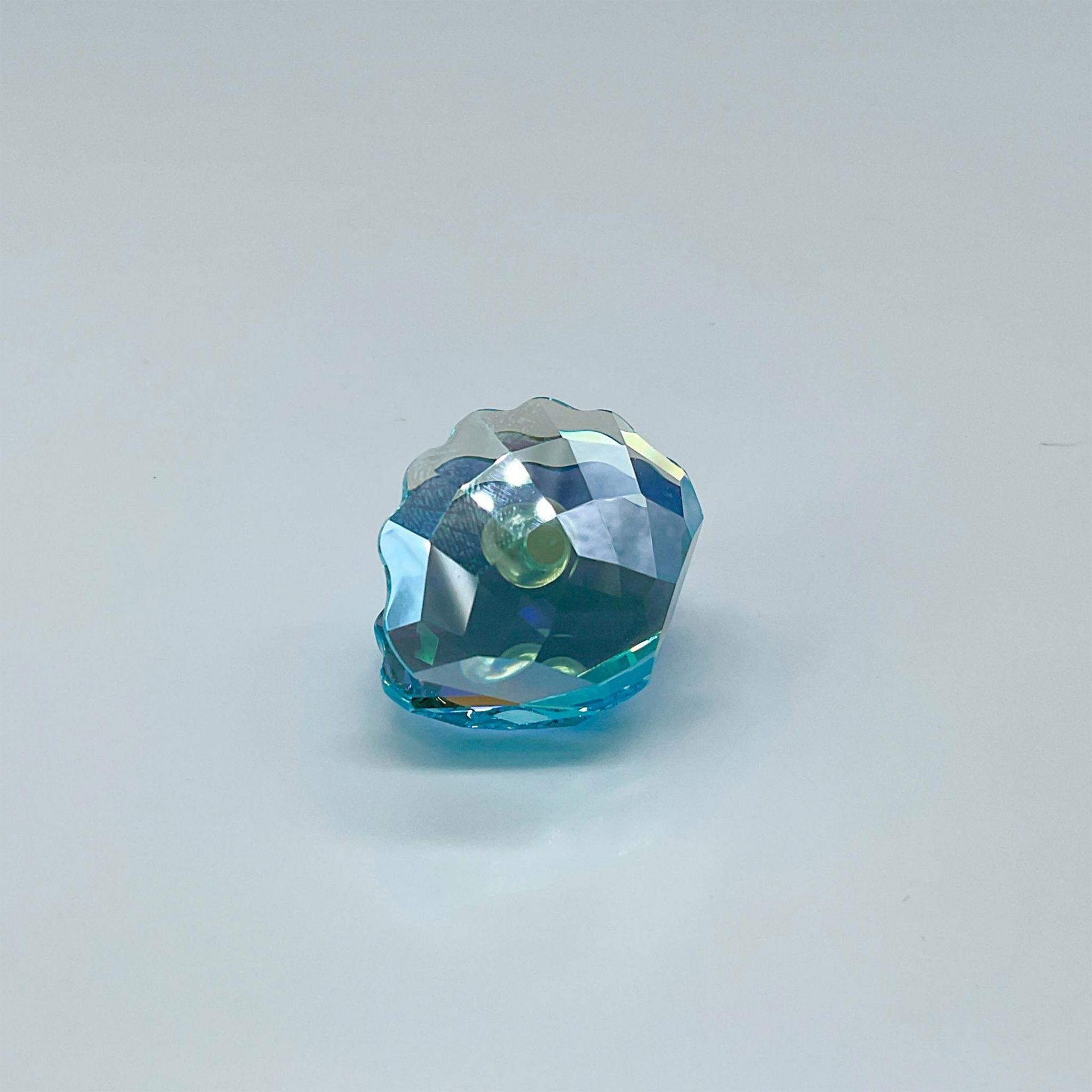 Swarovski Crystal Figurine, Small Blue Shell with Pearl - Image 2 of 4