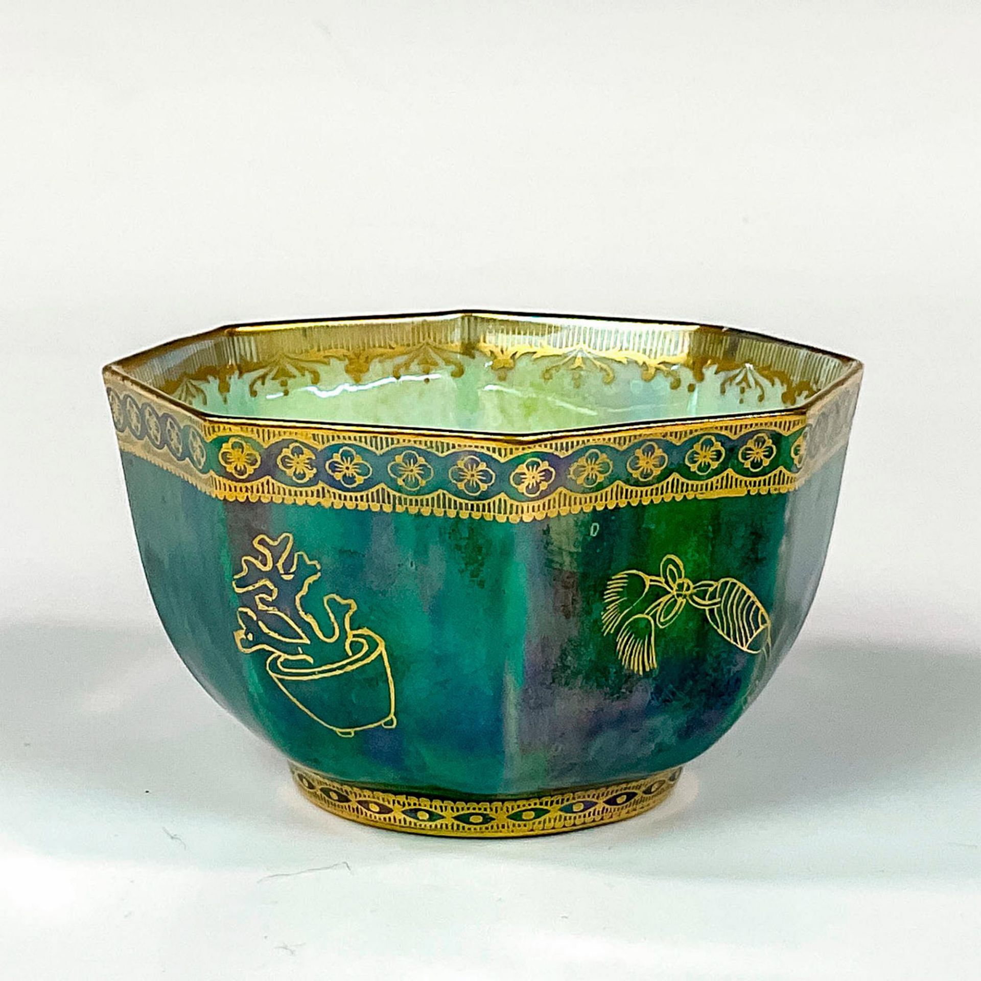 Wedgwood Fairyland Dragon Lustre Octagonal Bowl, Coiling Dragon