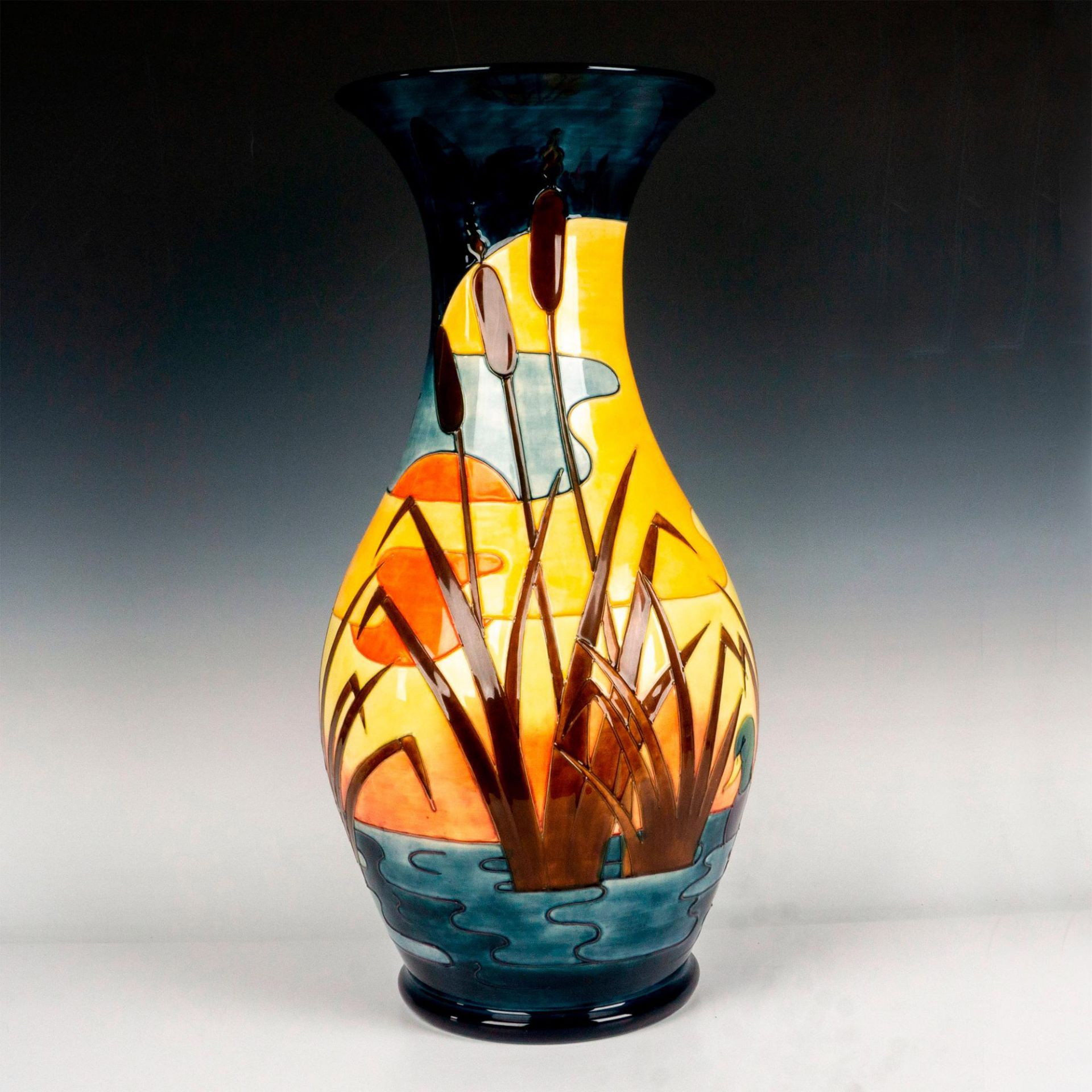 Moorcroft Pottery Palatial Heron Vase - Bild 2 aus 4
