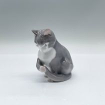 Bing & Grondahl Porcelain Cat Figurine, 1553