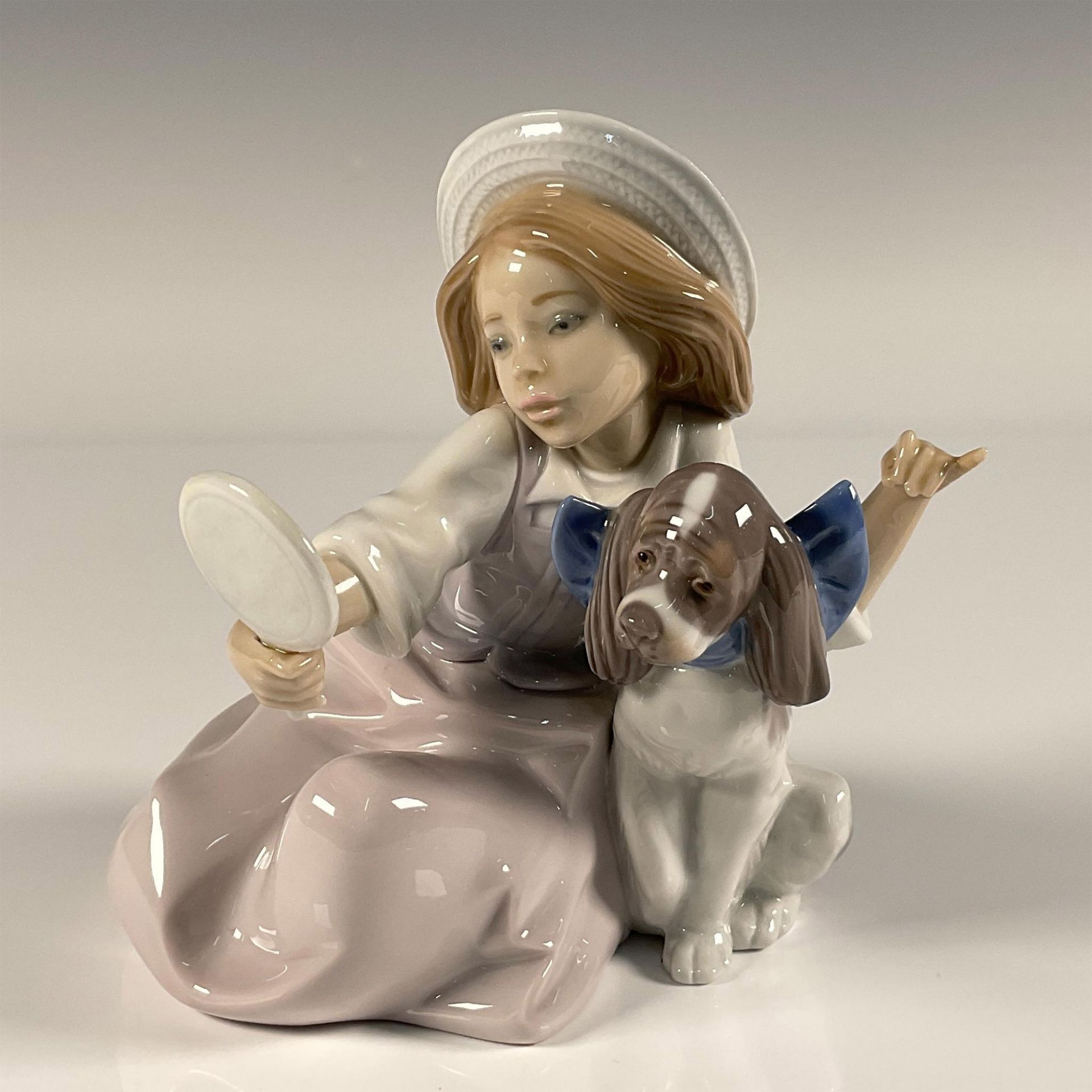 Who's The Fairest? 1005468 - Lladro Porcelain Figurine