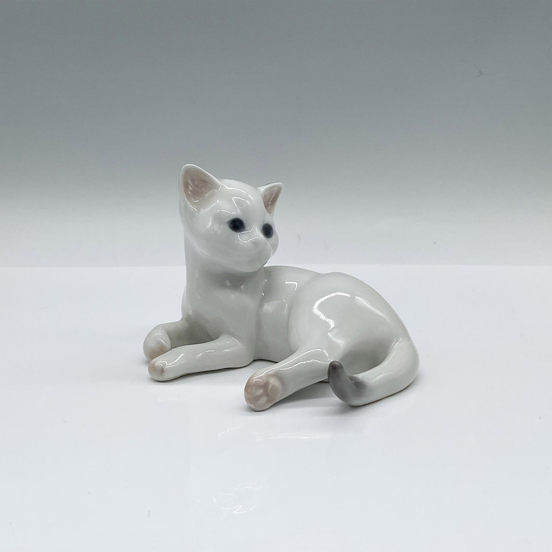 Bing & Grondahl Porcelain Cat Figurine, 2504