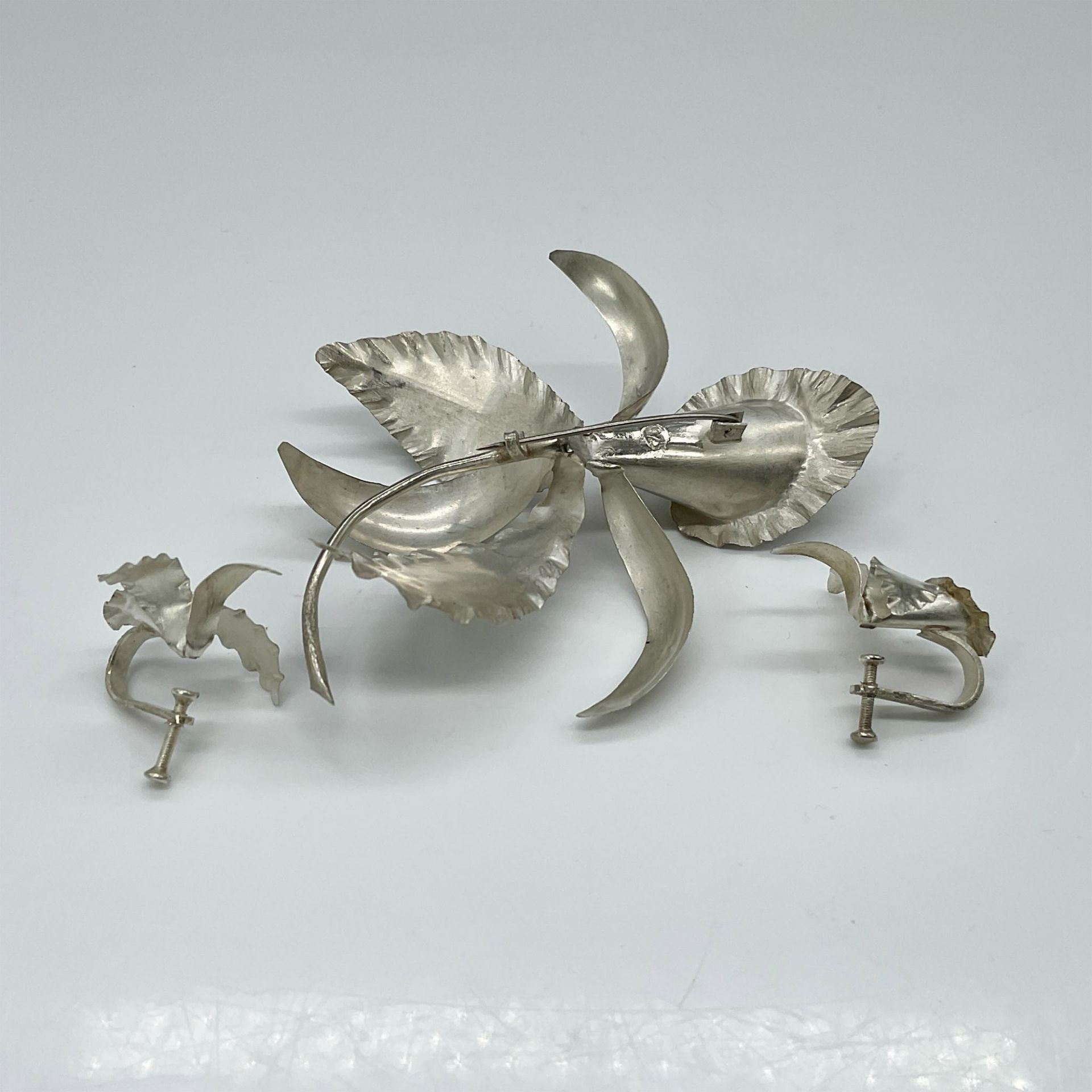 3pc Vintage Sterling Silver Orchid Brooch and Earring Set - Image 2 of 3