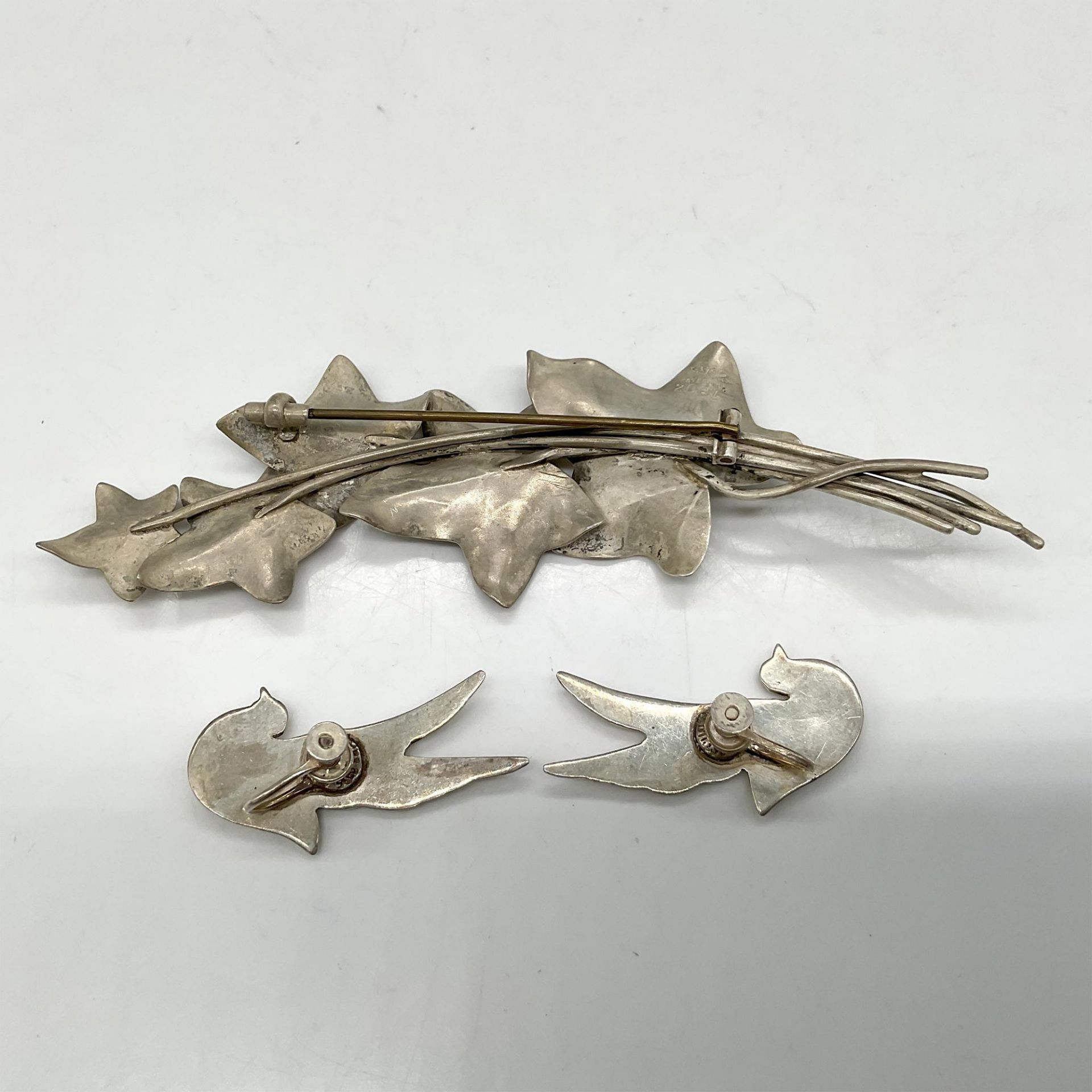 3pc Sterling Silver Leaf Pin plus Dove Screw back Earrings - Bild 3 aus 3