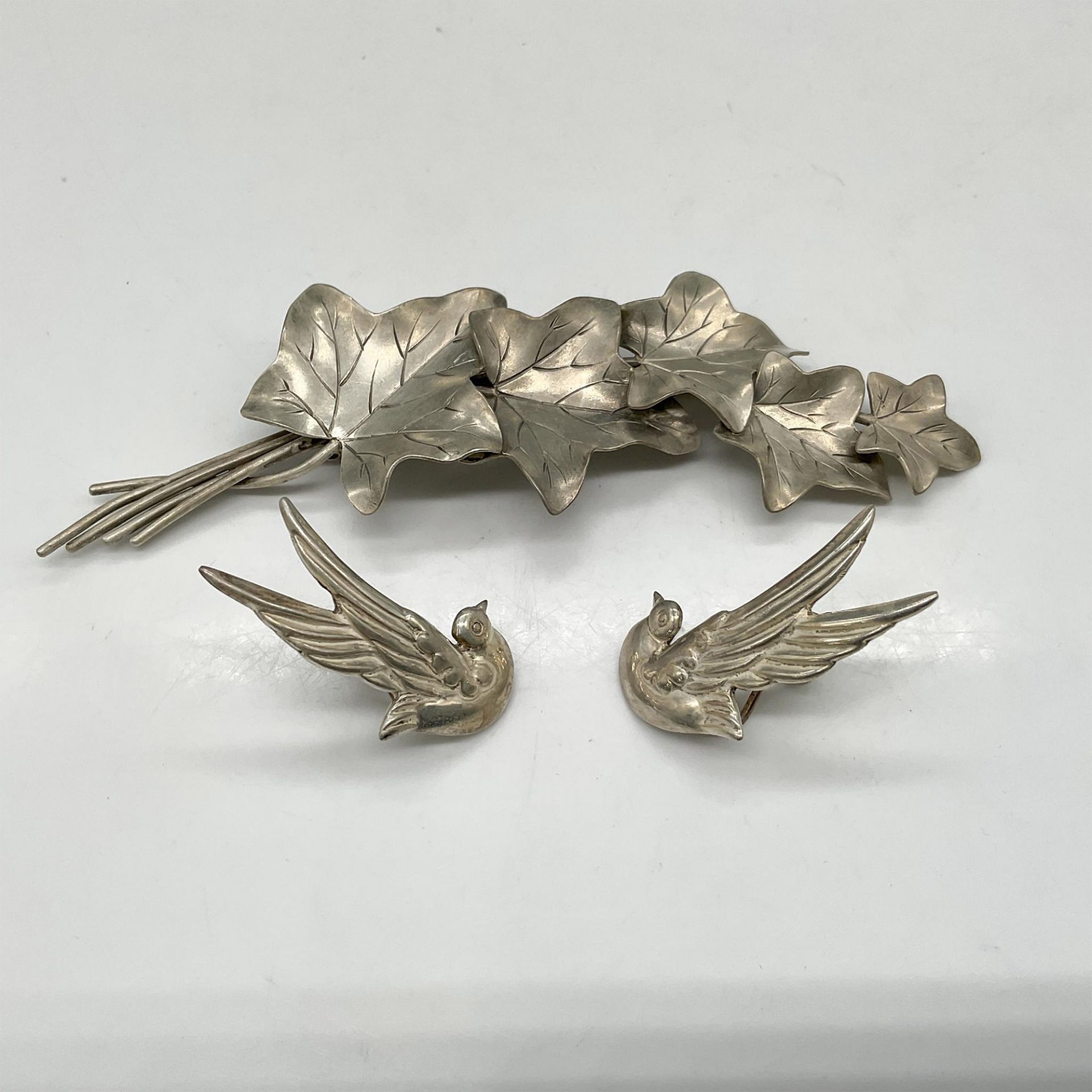 3pc Sterling Silver Leaf Pin plus Dove Screw back Earrings - Bild 2 aus 3