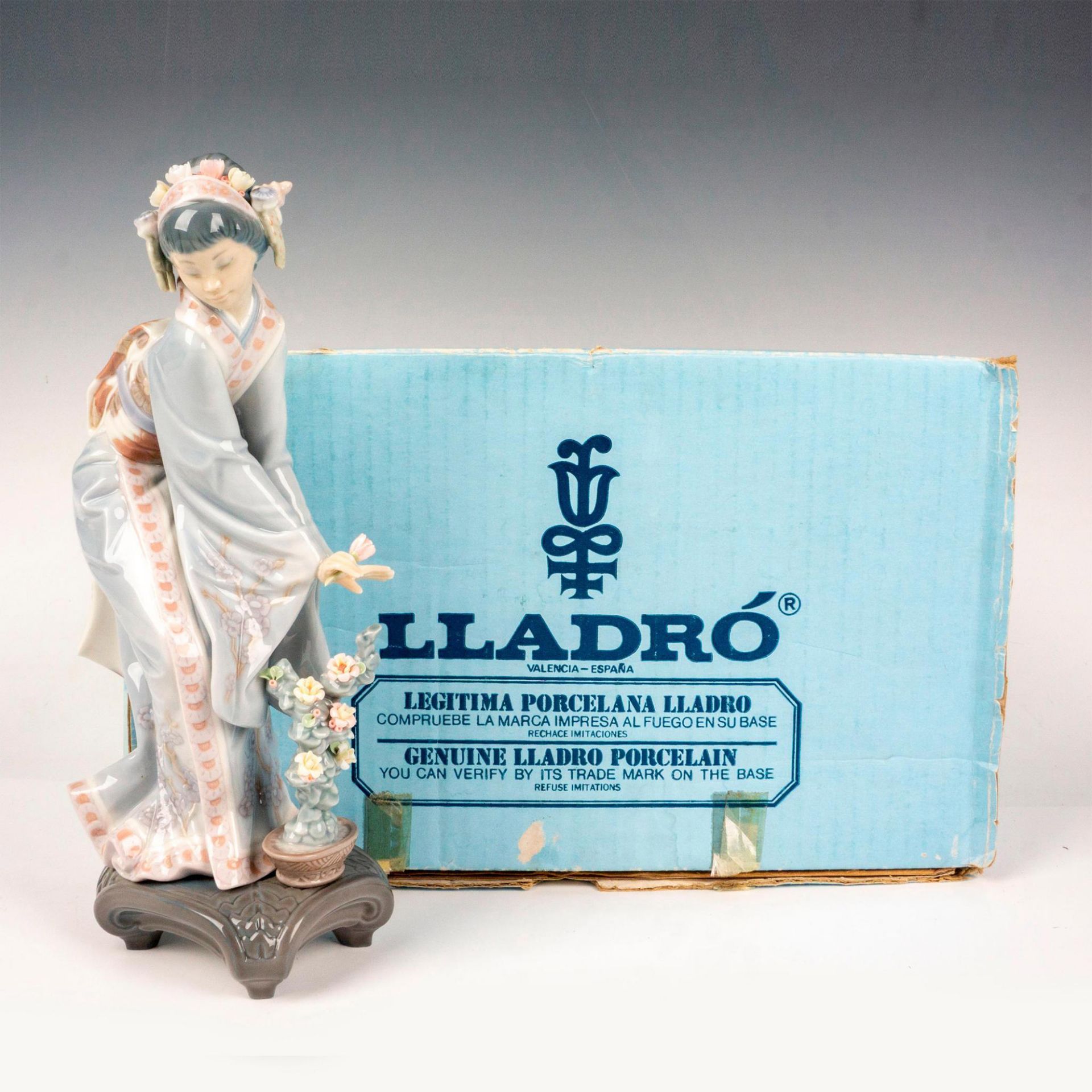Lladro Porcelain Figurine, Mayumi 1001449 - Bild 4 aus 4