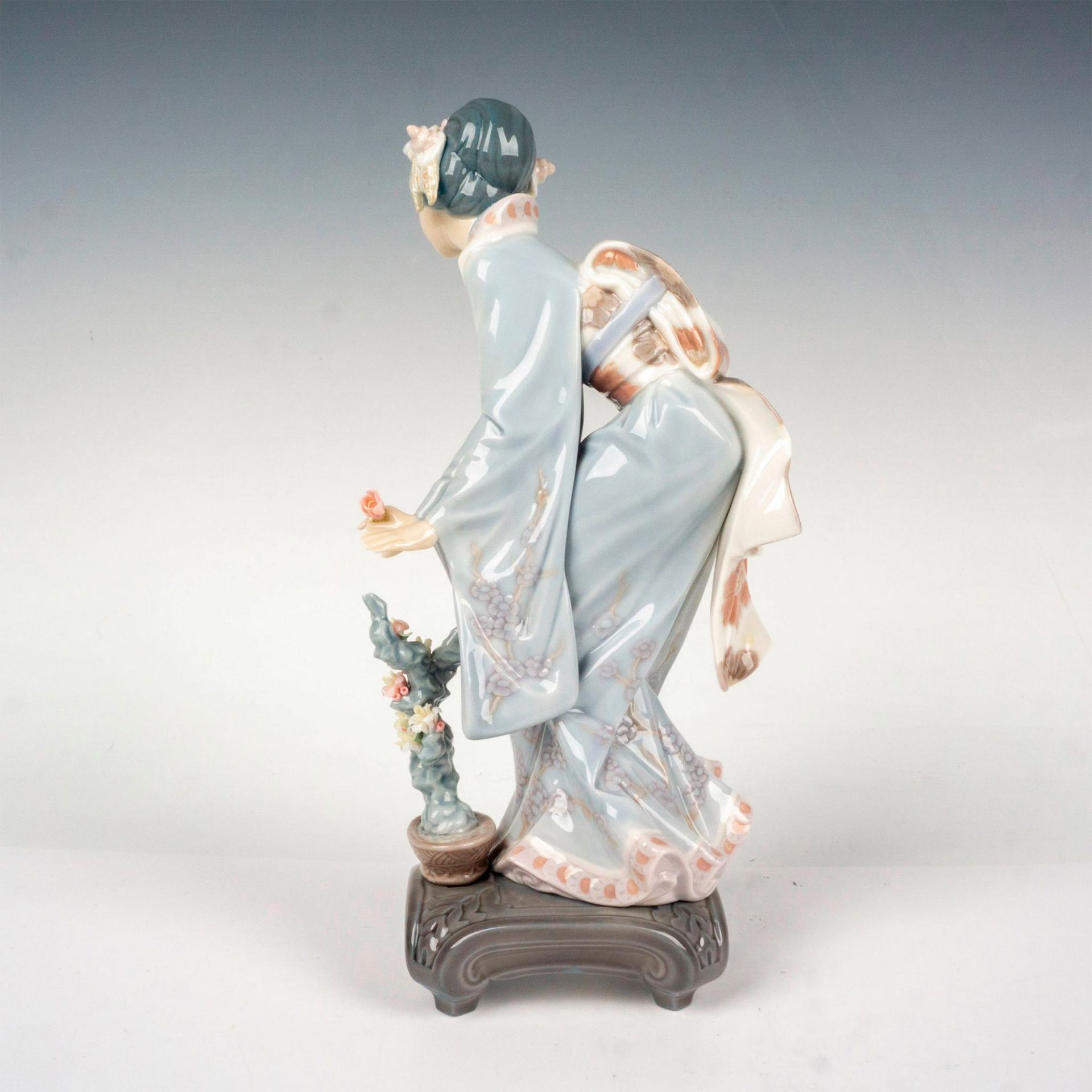 Lladro Porcelain Figurine, Mayumi 1001449 - Bild 2 aus 4