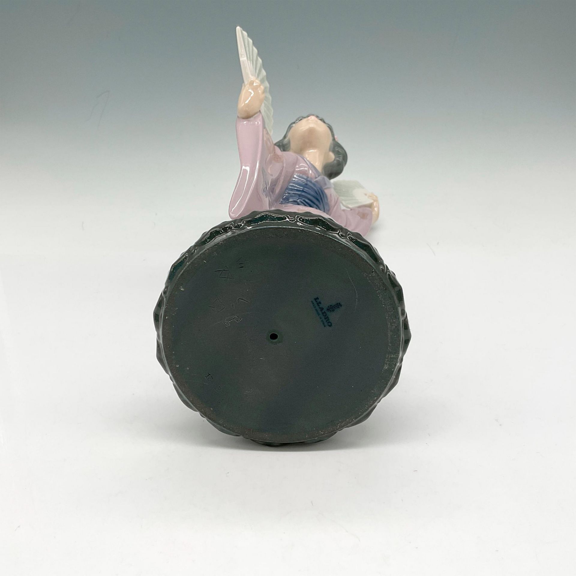 Lladro Porcelain Figurine, Madame Butterfly 1004991 - Bild 3 aus 3