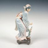 Lladro Porcelain Figurine, Mayumi 1001449