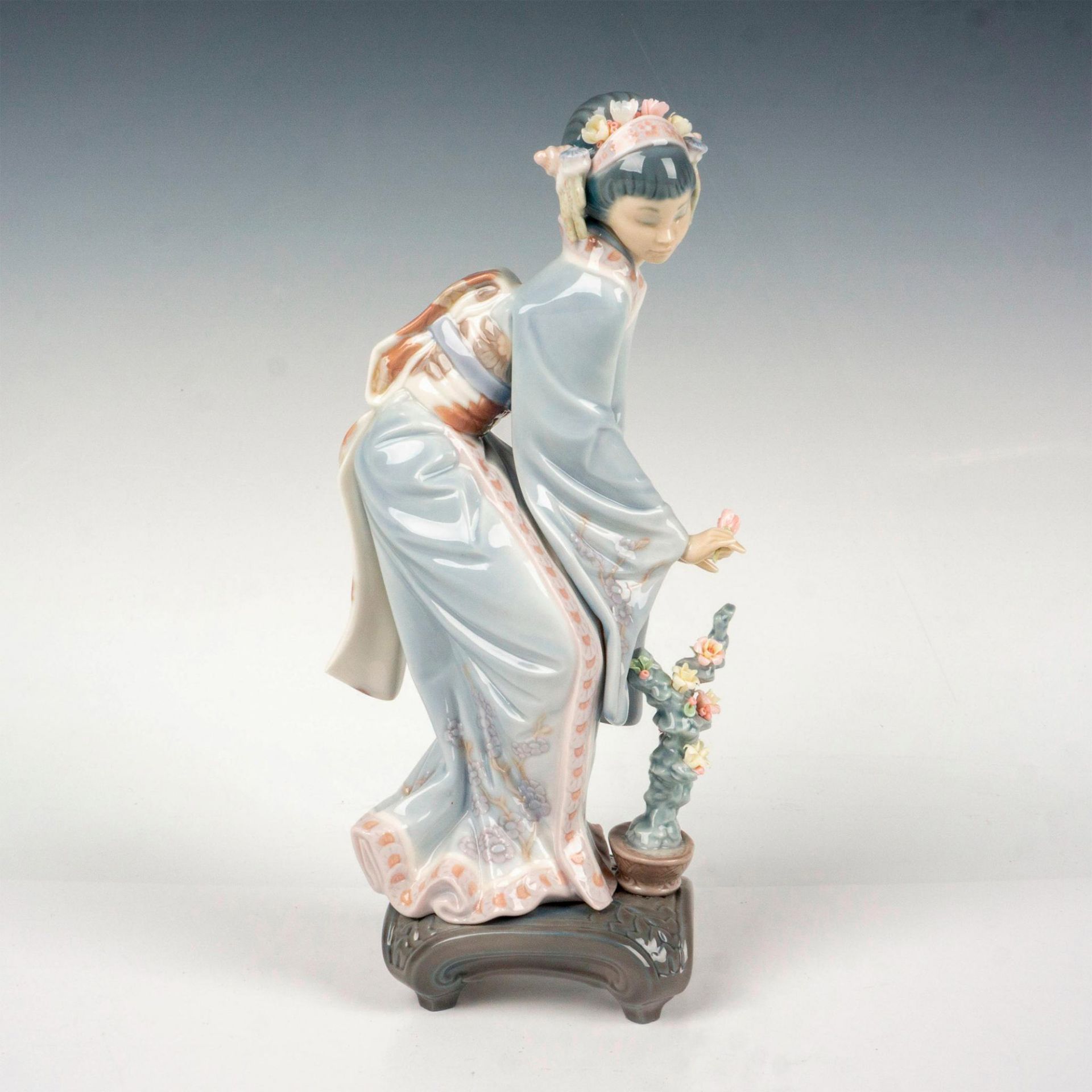 Lladro Porcelain Figurine, Mayumi 1001449