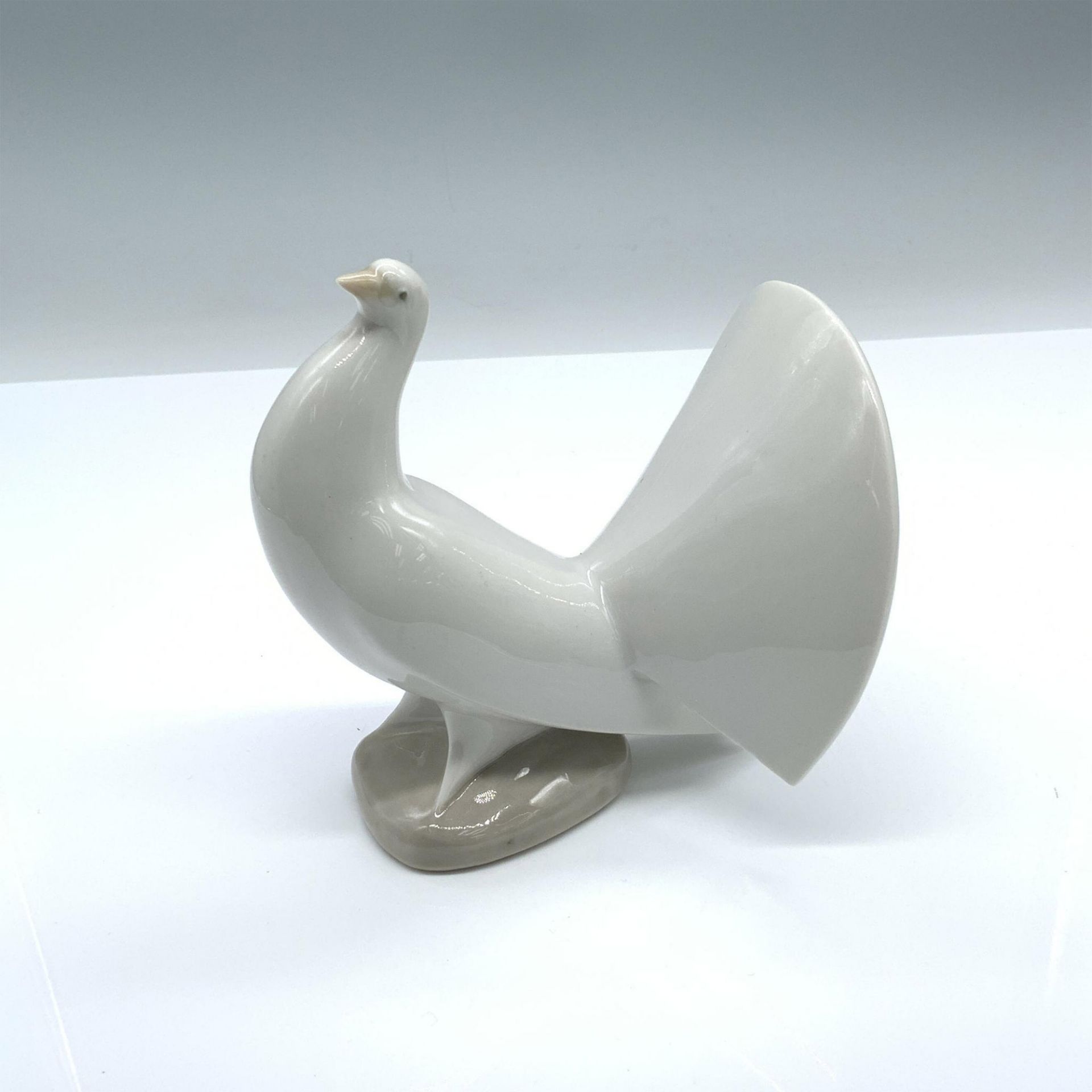 Nao by Lladro Porcelain Figurine, Dove Bird - Image 2 of 6