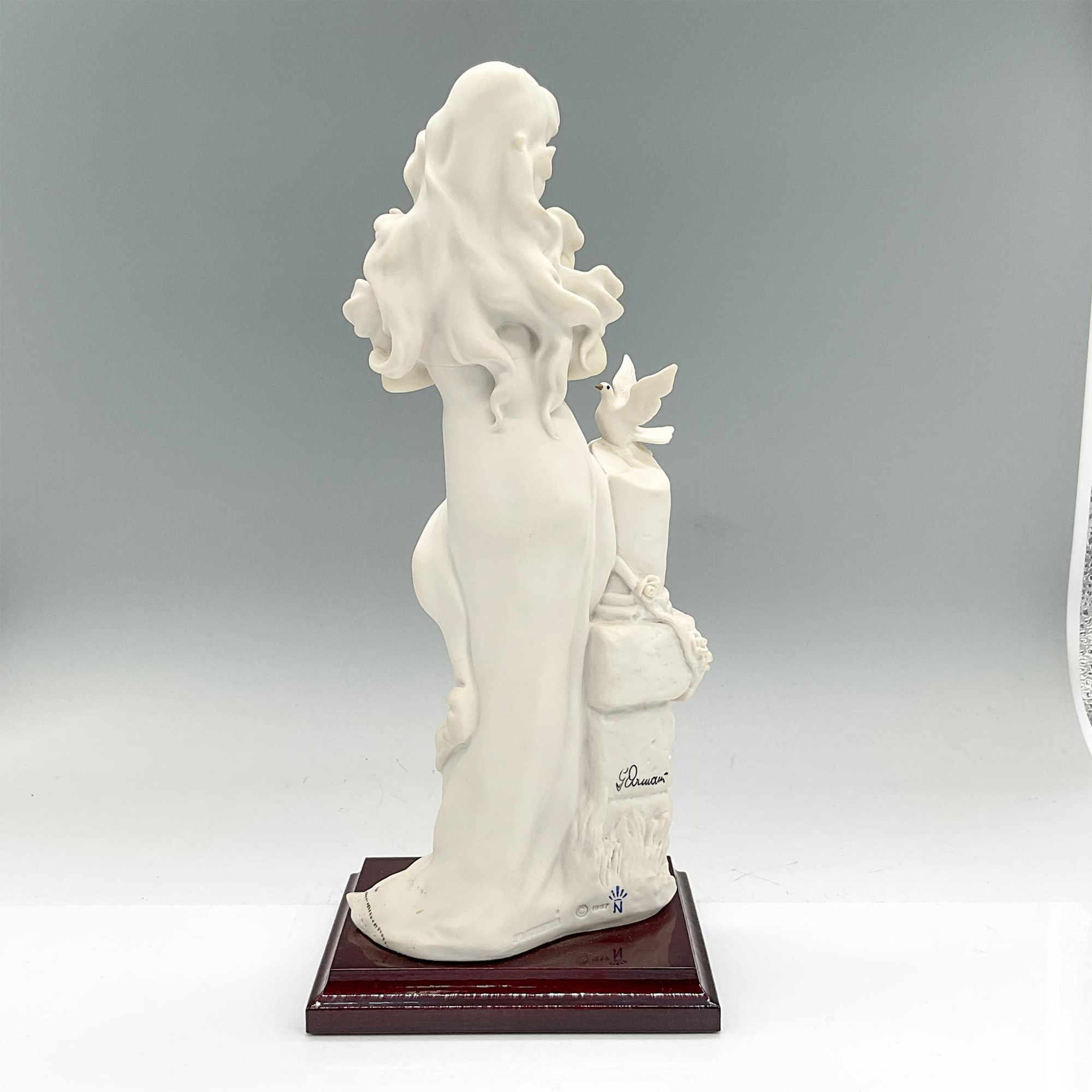 Florence Sculture d'Arte Giuseppe Armani Figurine, Lady w Doves - Image 2 of 3