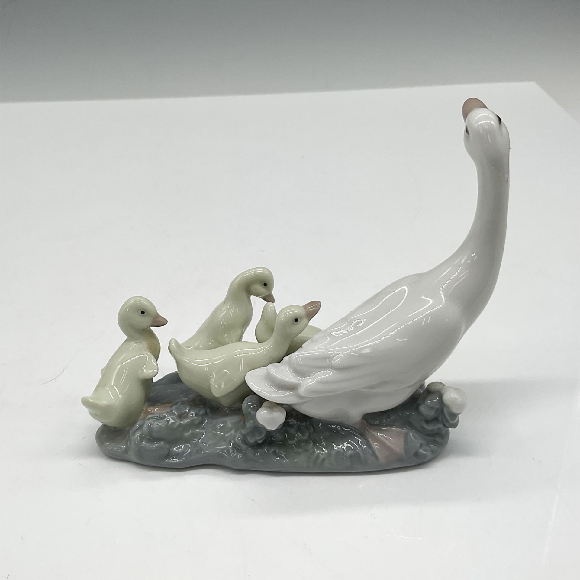 Ducklings 1001307 - Lladro Porcelain Figurine - Bild 2 aus 3