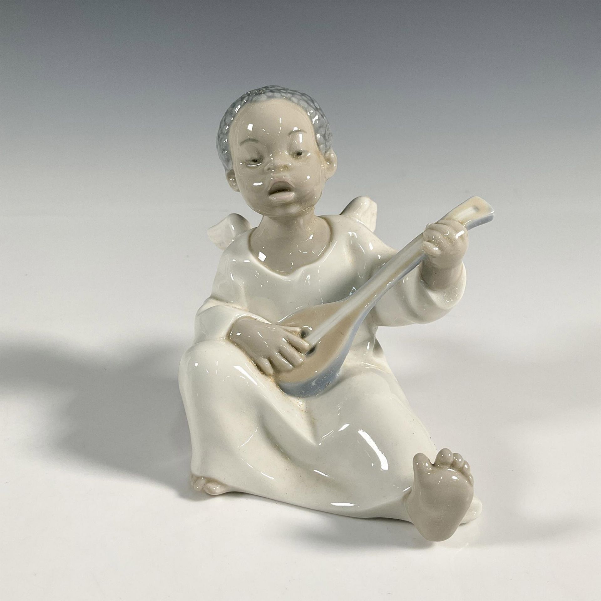 Angel 1004537 - Lladro Porcelain Figurine