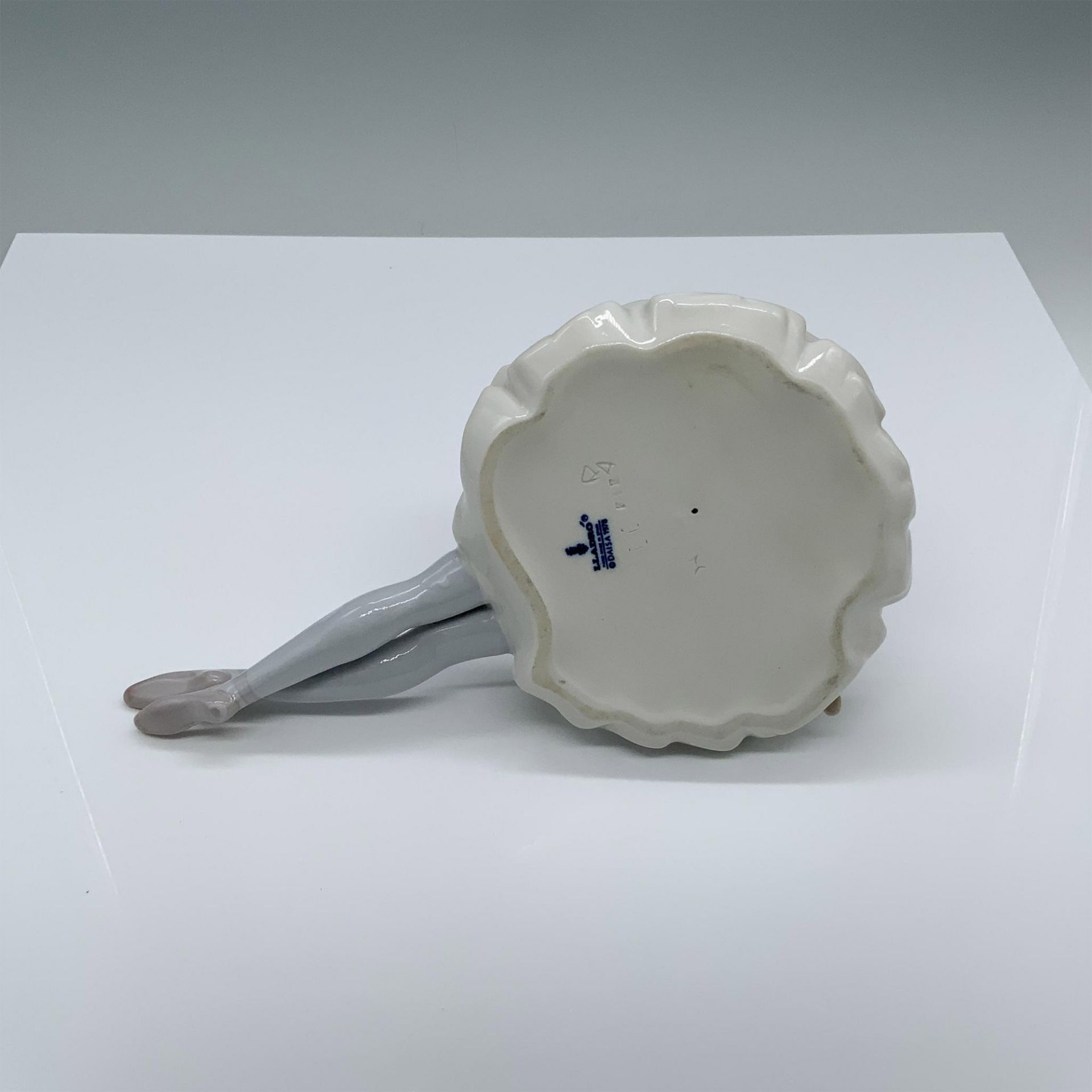 Phyllis 1001356 - Lladro Porcelain Figurine - Image 4 of 4