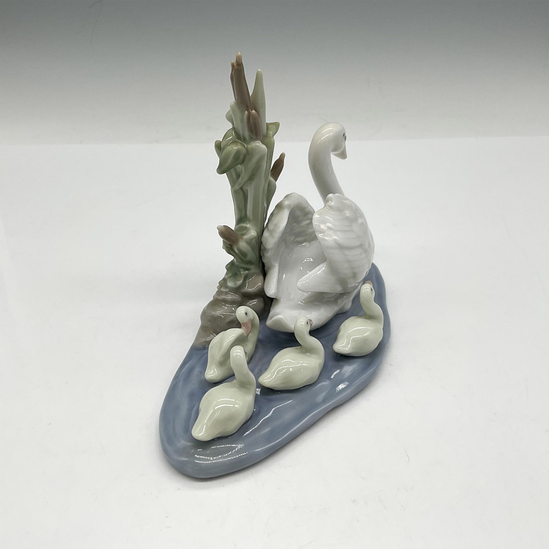 Follow Me 1005722 - Lladro Porcelain Figurine - Image 2 of 3