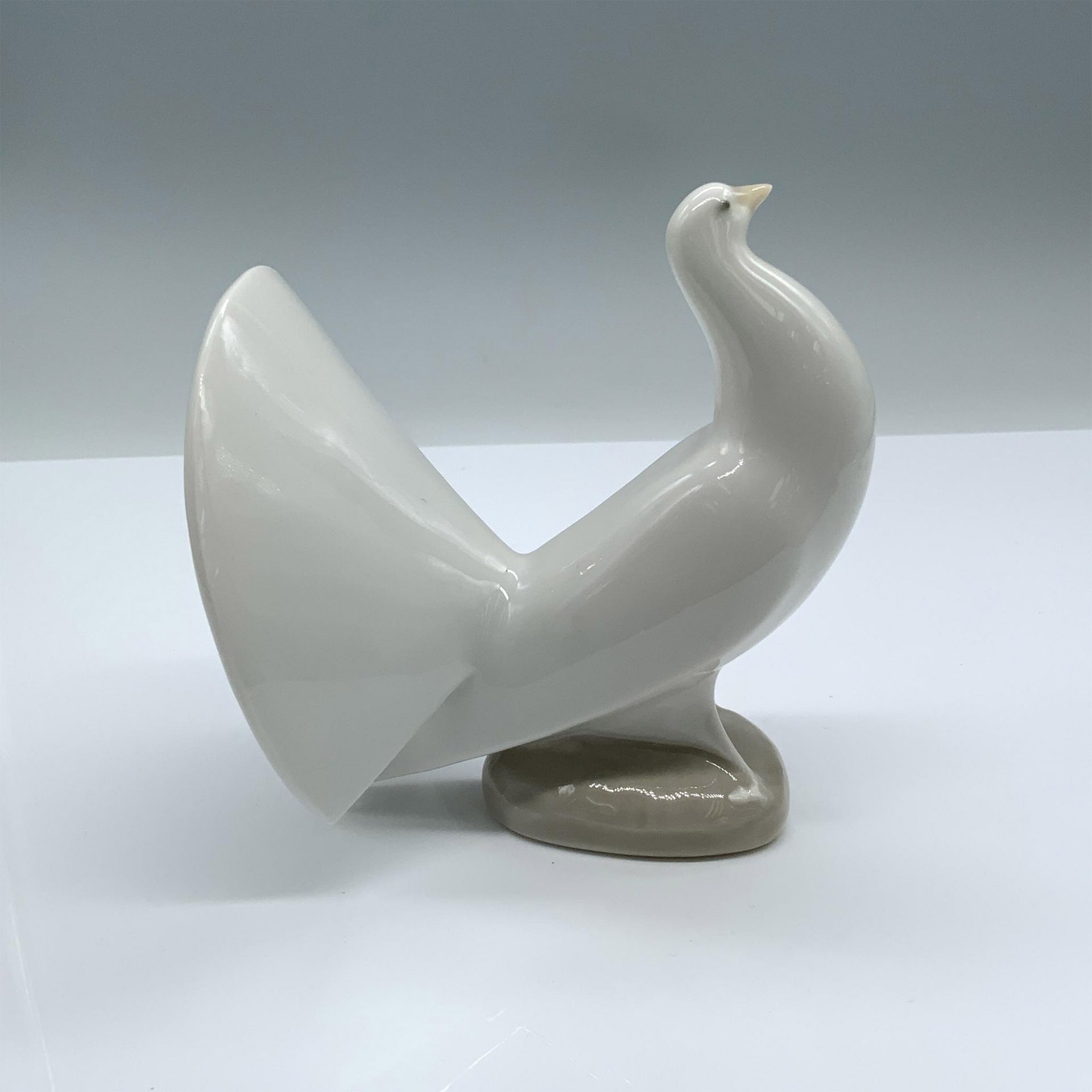 Nao by Lladro Porcelain Figurine, Dove Bird - Image 3 of 6