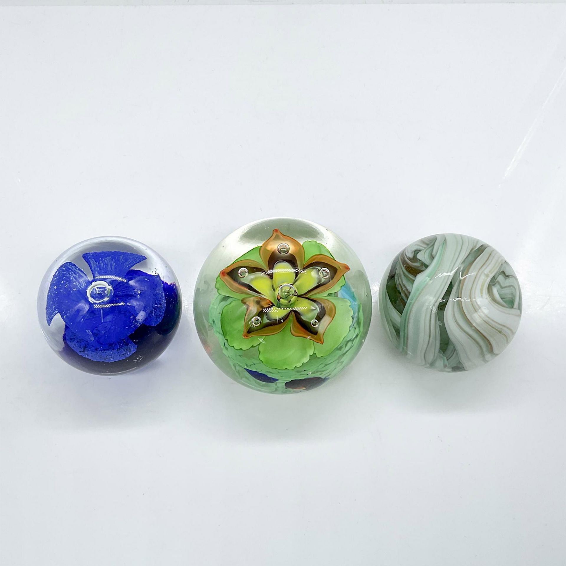 3pc Glass Orb Paperweights, Flowers and Swirl - Image 2 of 3