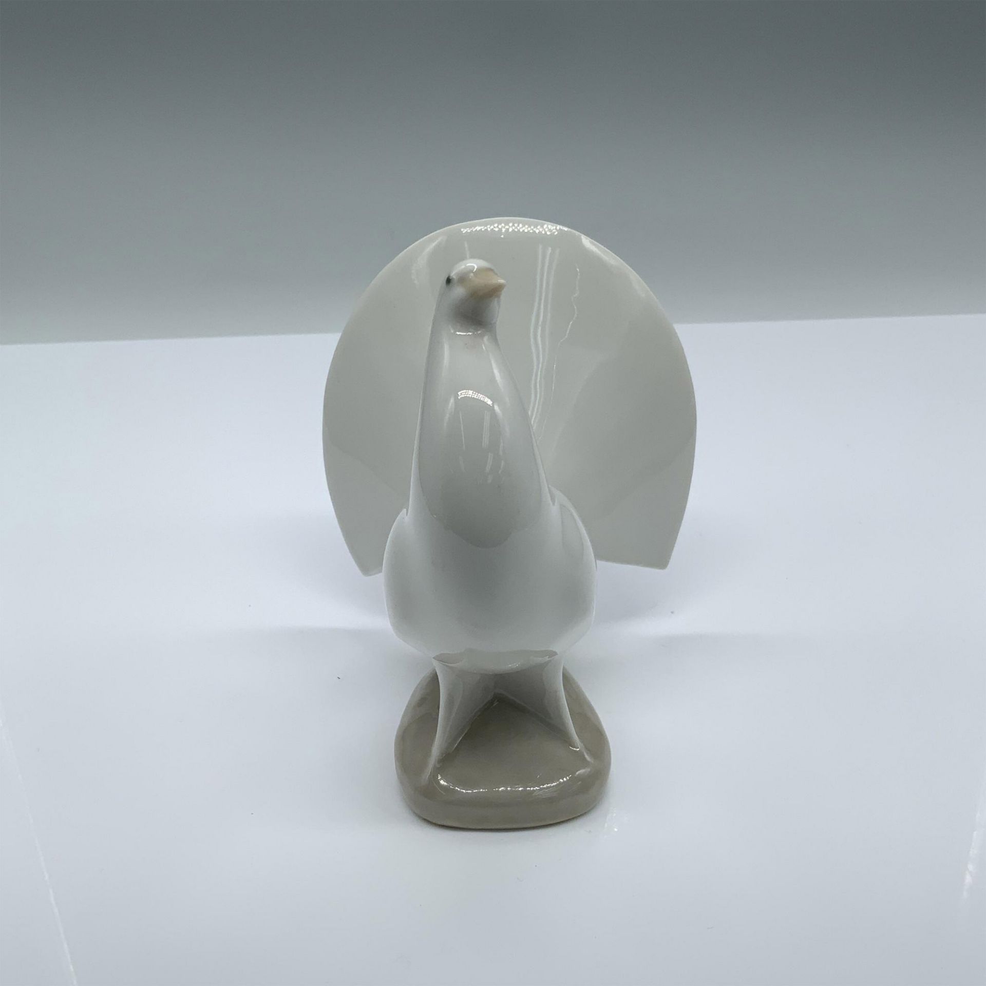 Nao by Lladro Porcelain Figurine, Dove Bird - Image 4 of 6