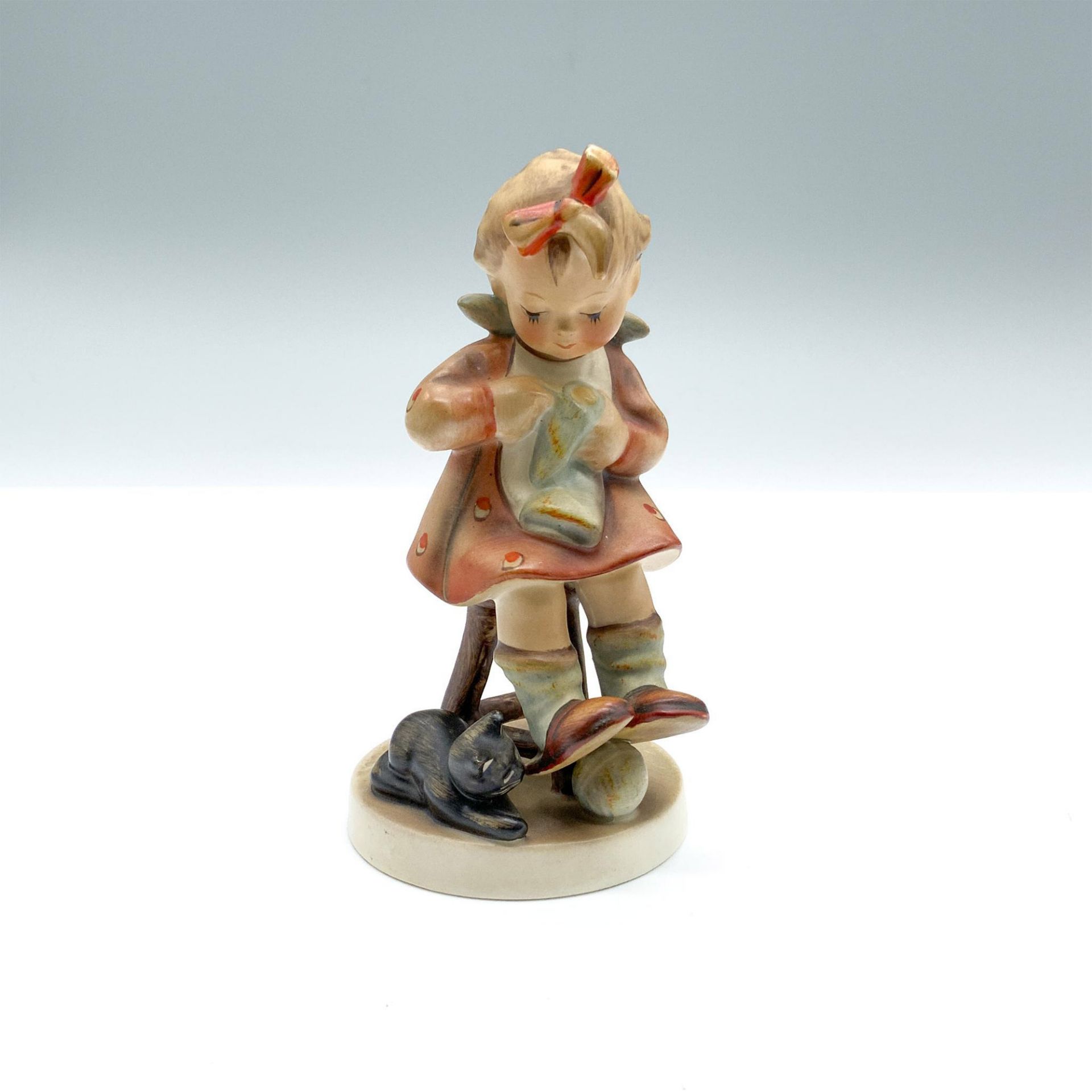 Mother's Helper 133 - Goebel Hummel Figurine