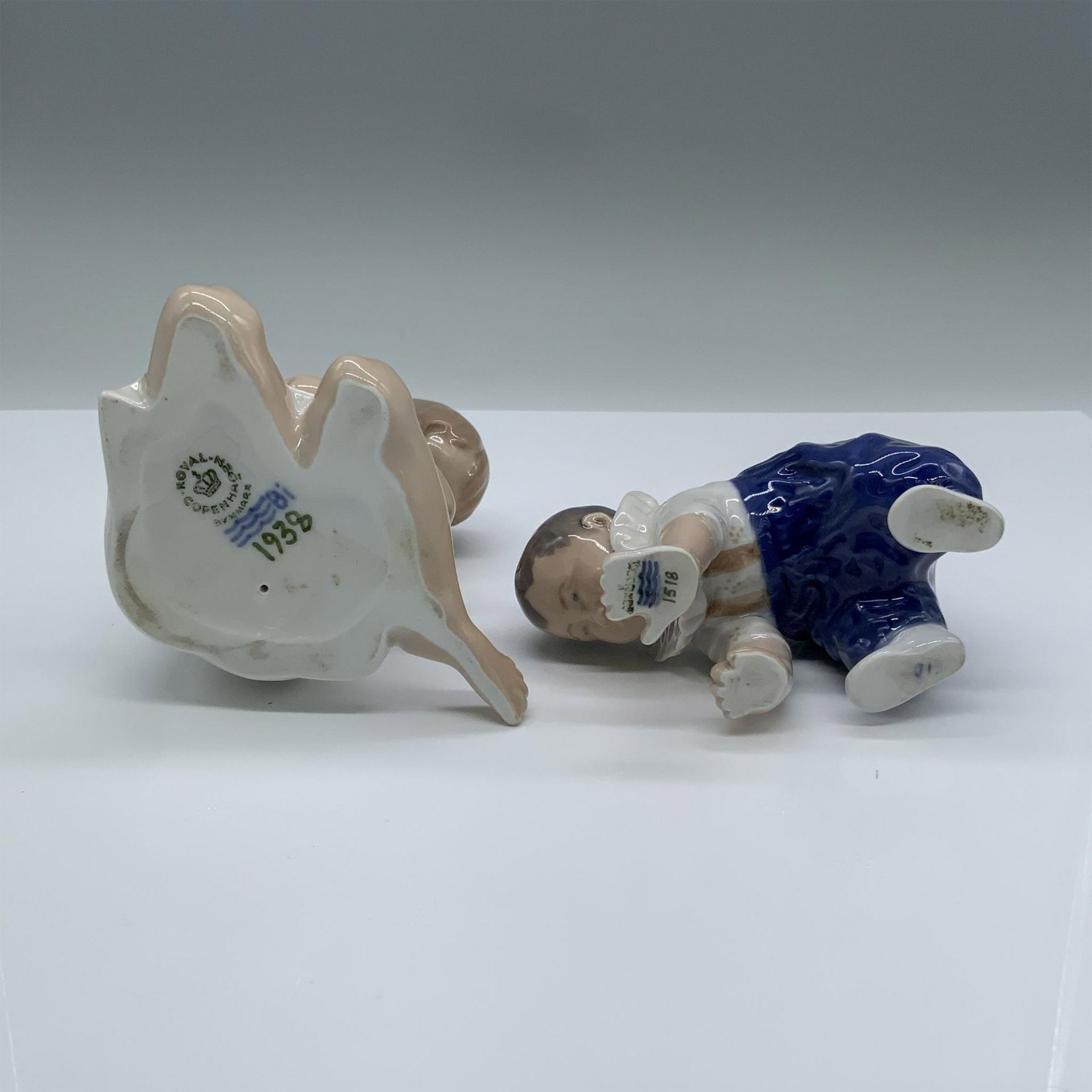 2 Royal Copenhagen Figurines Crawling Child & Girl with Doll - Bild 4 aus 4