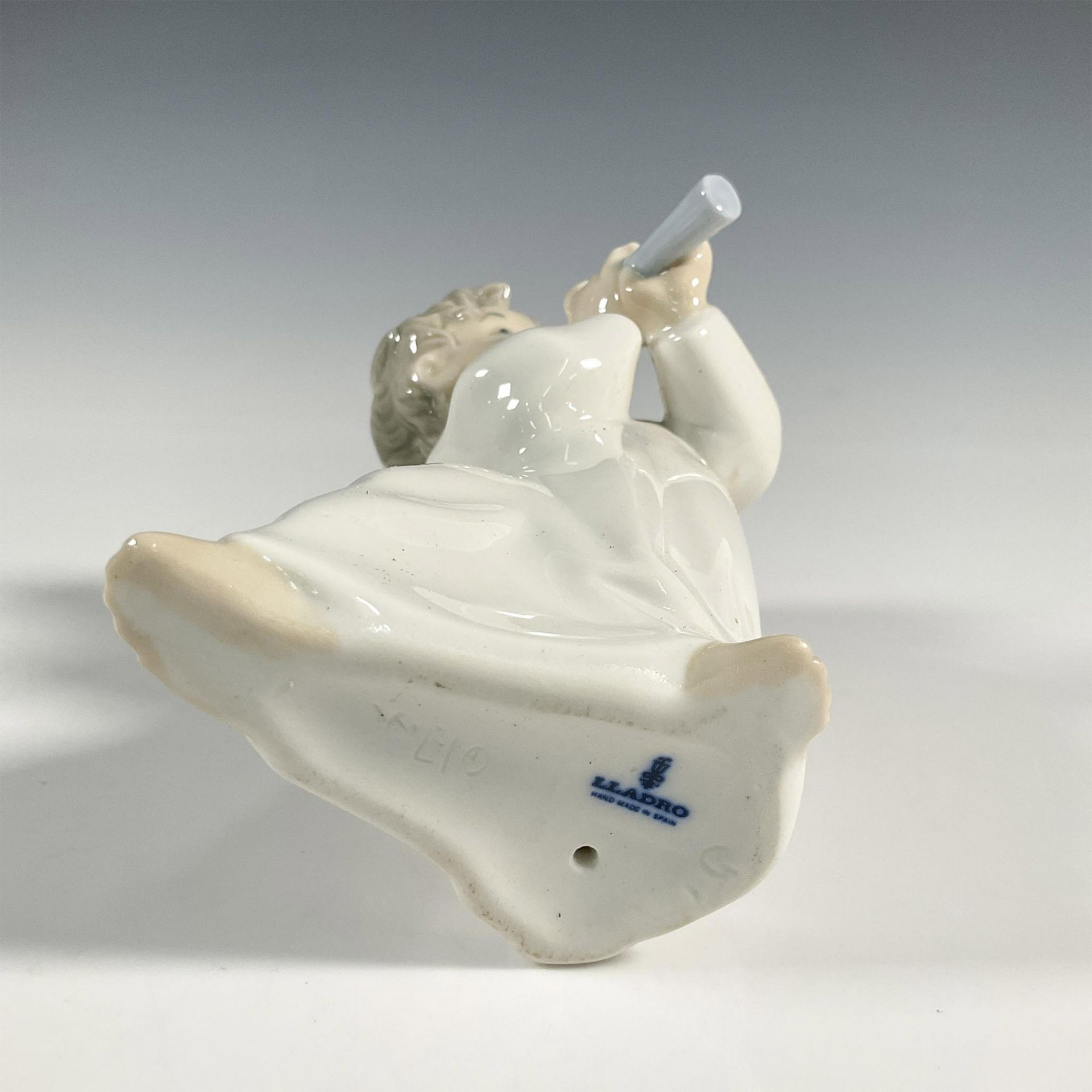 Angel with Flute 1004540 - Lladro Porcelain Figurine - Image 3 of 4