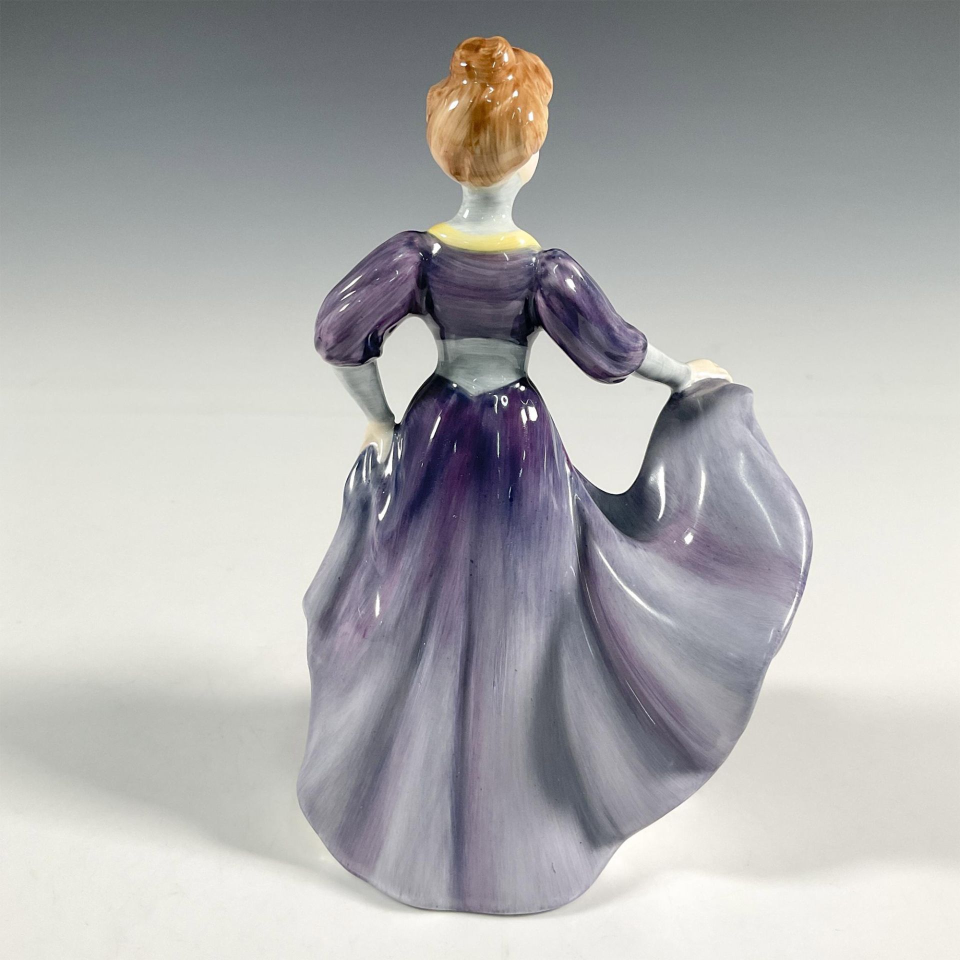 Jacqueline HN2333 - Royal Doulton Figurine - Bild 2 aus 3