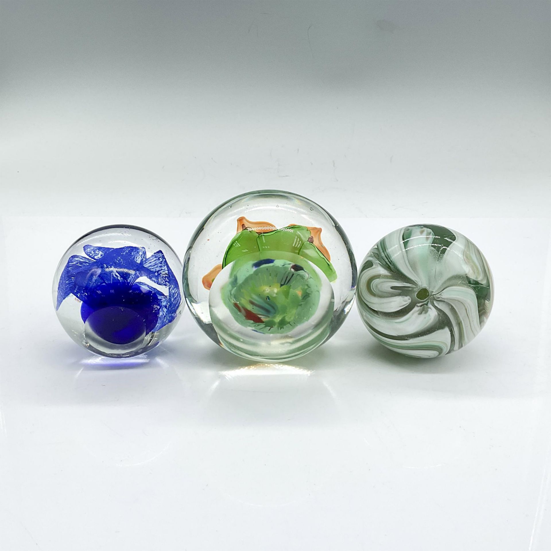 3pc Glass Orb Paperweights, Flowers and Swirl - Image 3 of 3