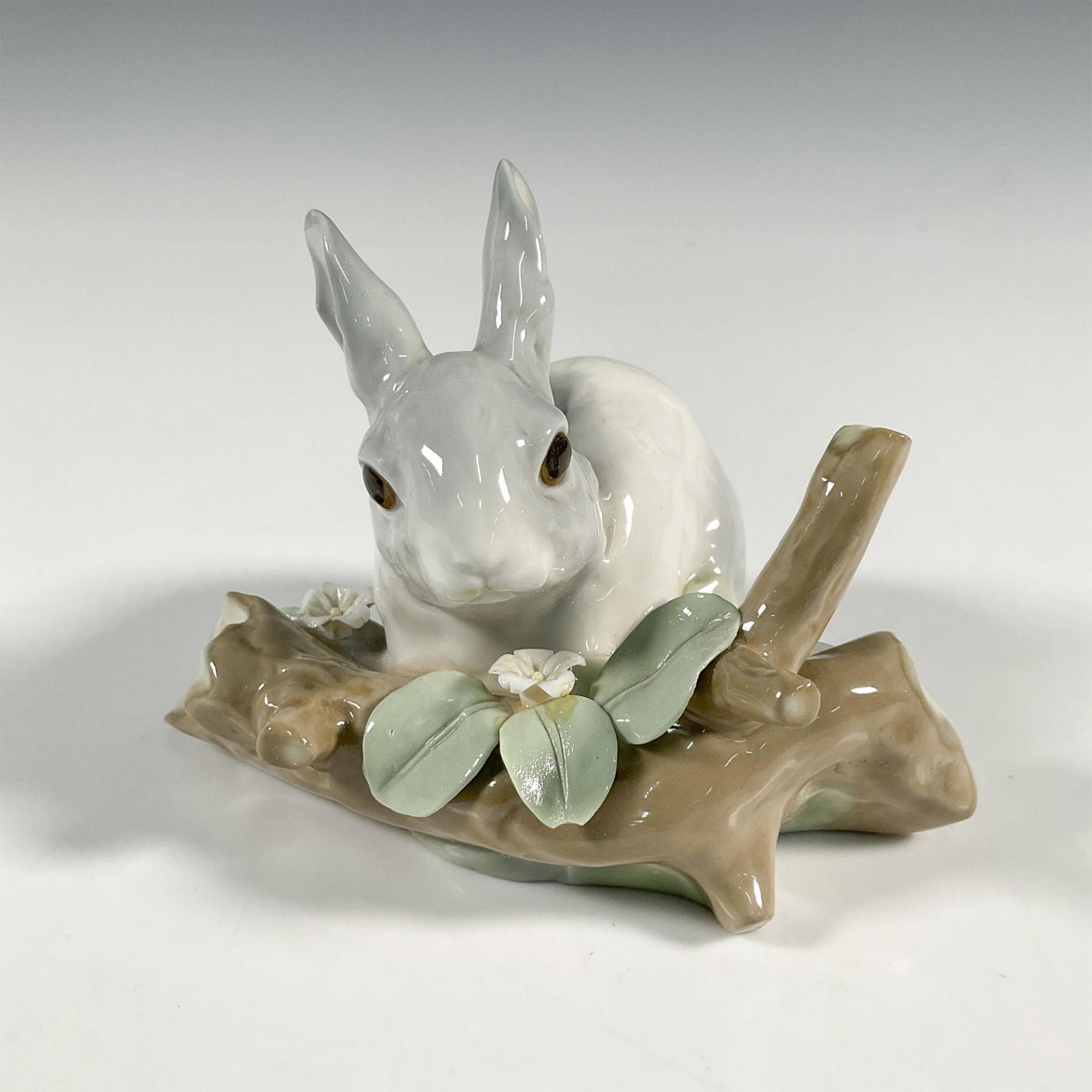Rabbit Eating 1004773 - Lladro Porcelain Figurine