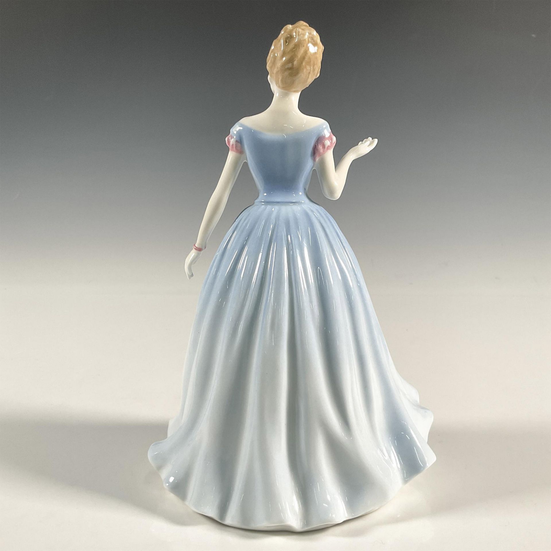 Rosemary HN4662 - Royal Doulton Figurine - Bild 2 aus 3