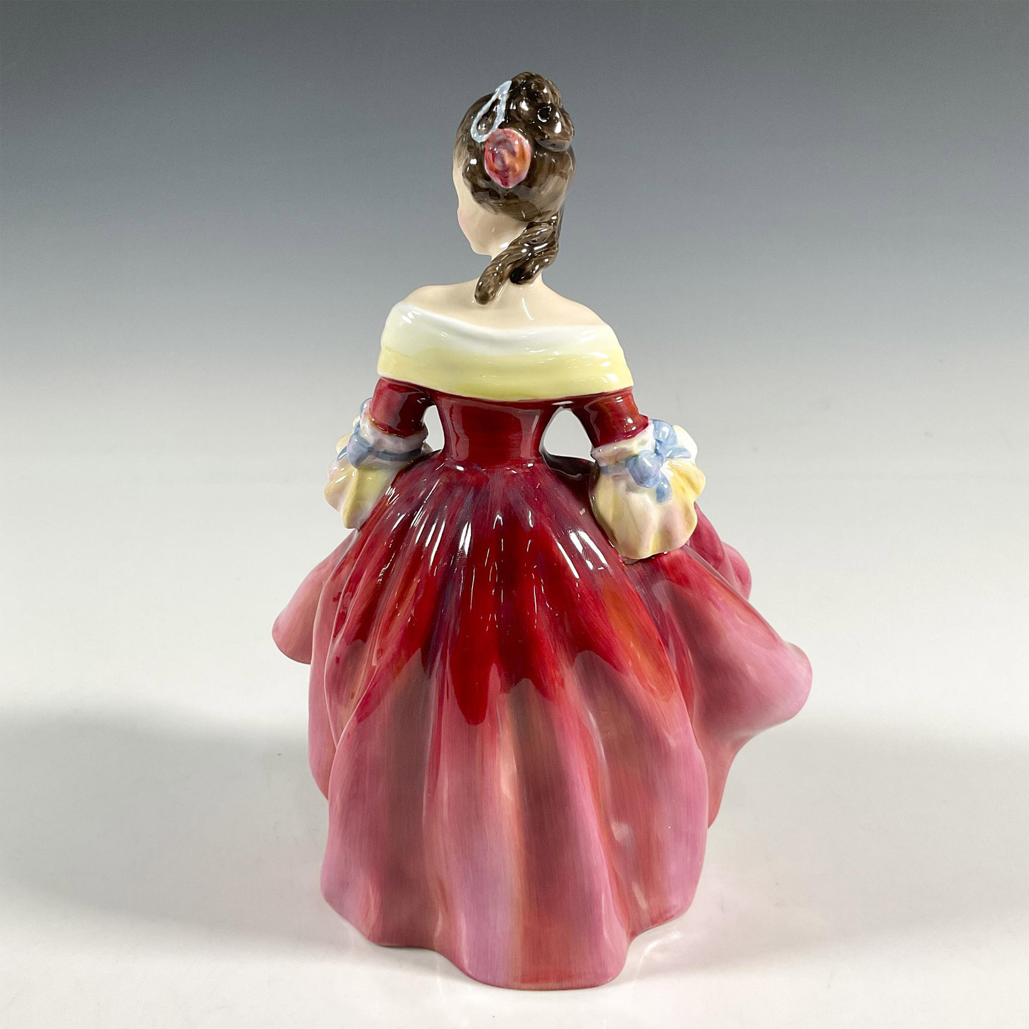 Southern Belle HN2229 - Royal Doulton Figurine - Image 2 of 3