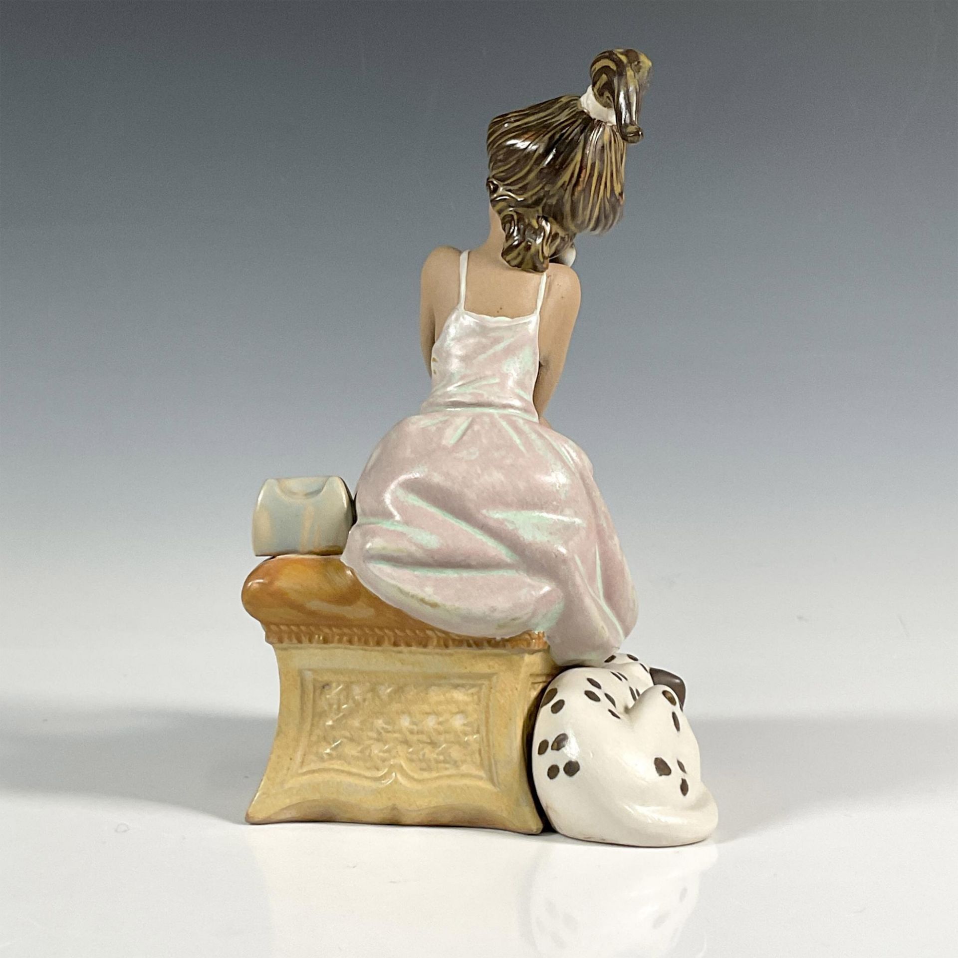Chit Chat 1015466 - Lladro Porcelain Figurine - Image 4 of 8