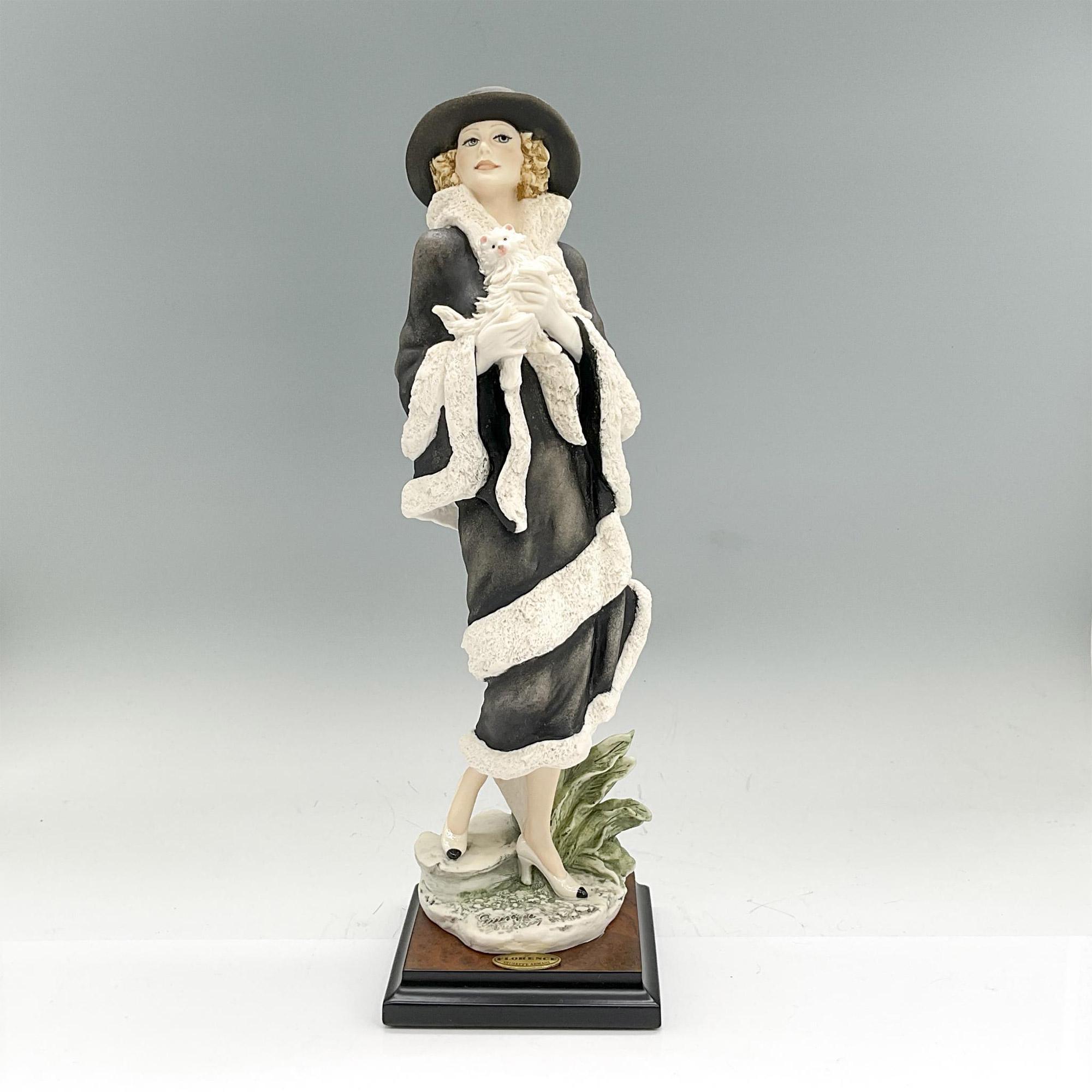 Florence Sculture d'Arte Giuseppe Armani Figurine, Holly