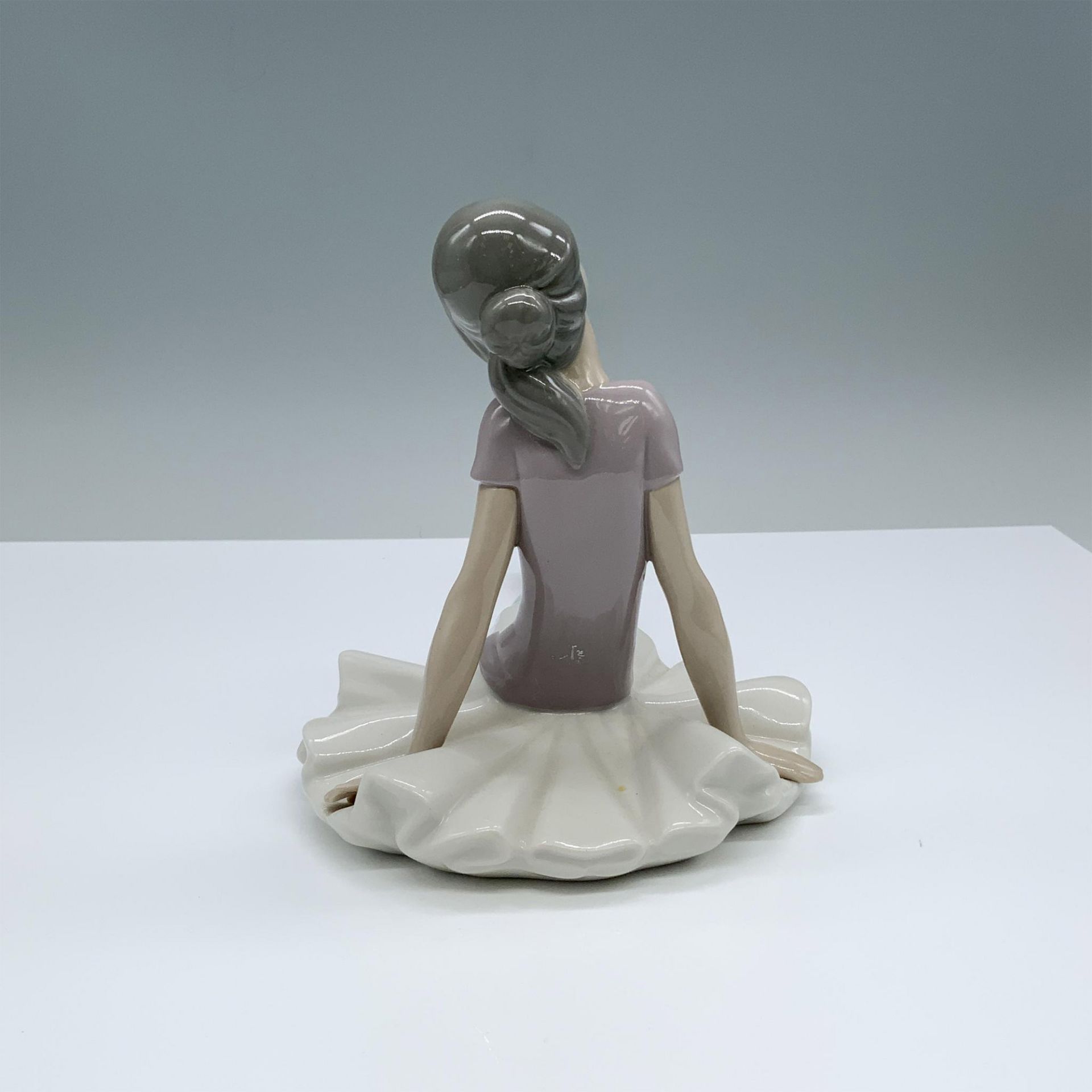 Phyllis 1001356 - Lladro Porcelain Figurine - Image 3 of 4